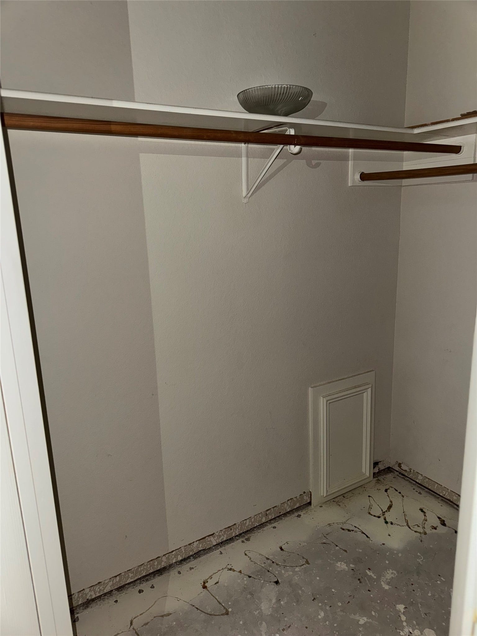 509 12th Avenue N, Texas City, TX 77590 Primary en-suite walk in closet