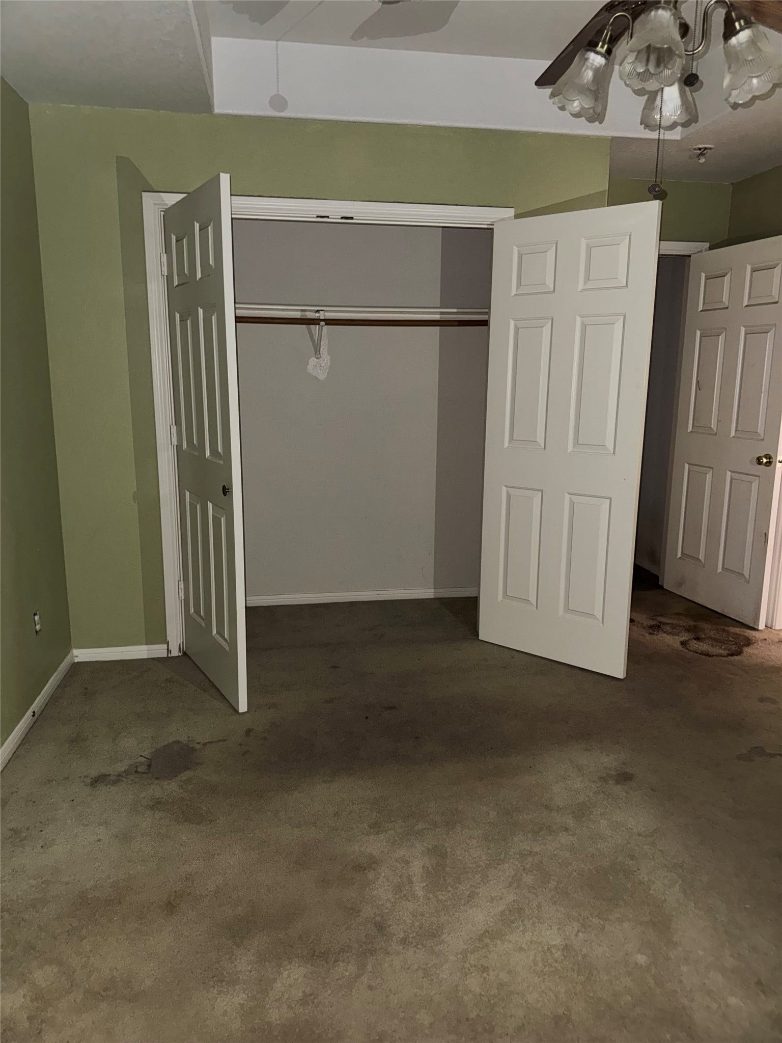 509 12th Avenue N, Texas City, TX 77590 Primary bedroom