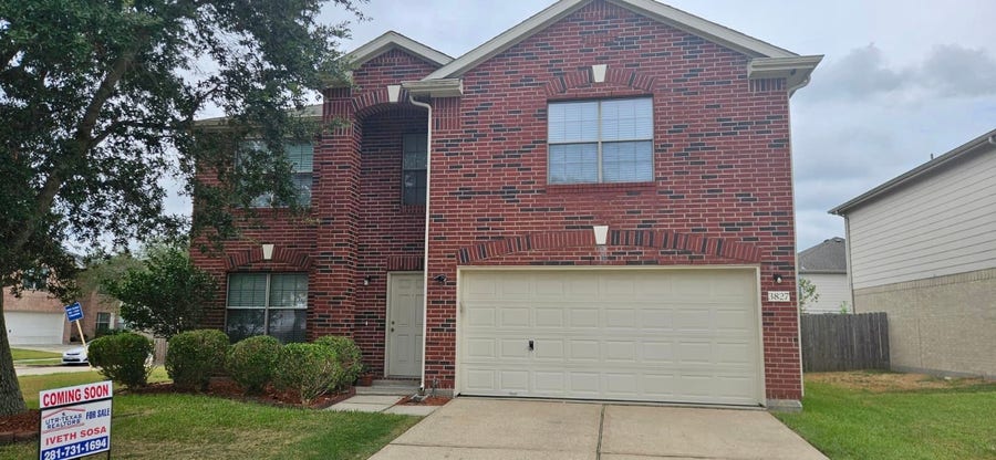Property photo for 3827 Clobourne Crossing Lane, Friendswood, TX