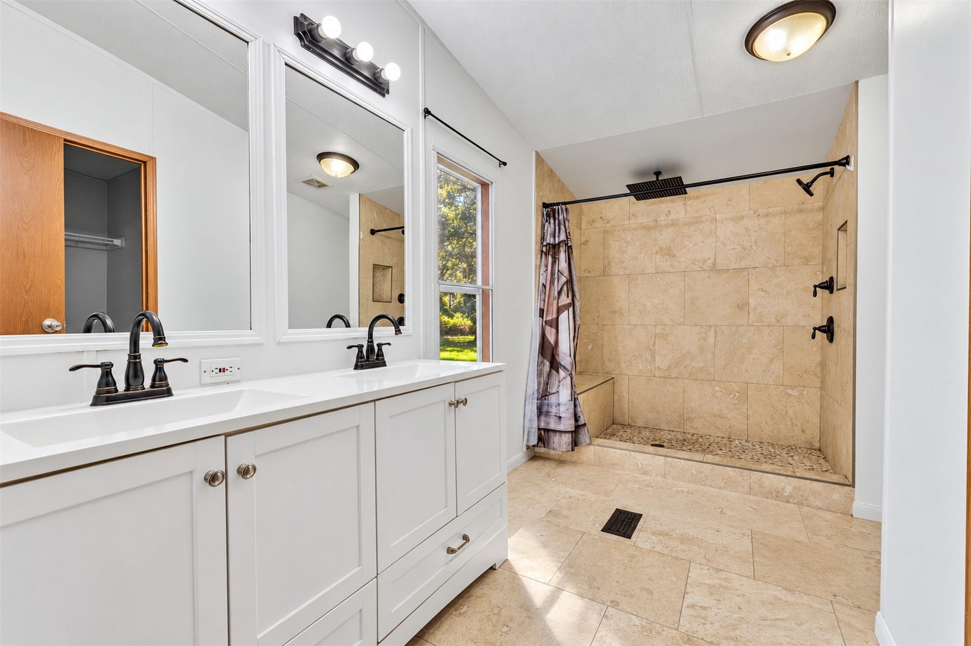 2009 Holder Rambo Road, Huffman, TX 77336 Primary bath with double sinks