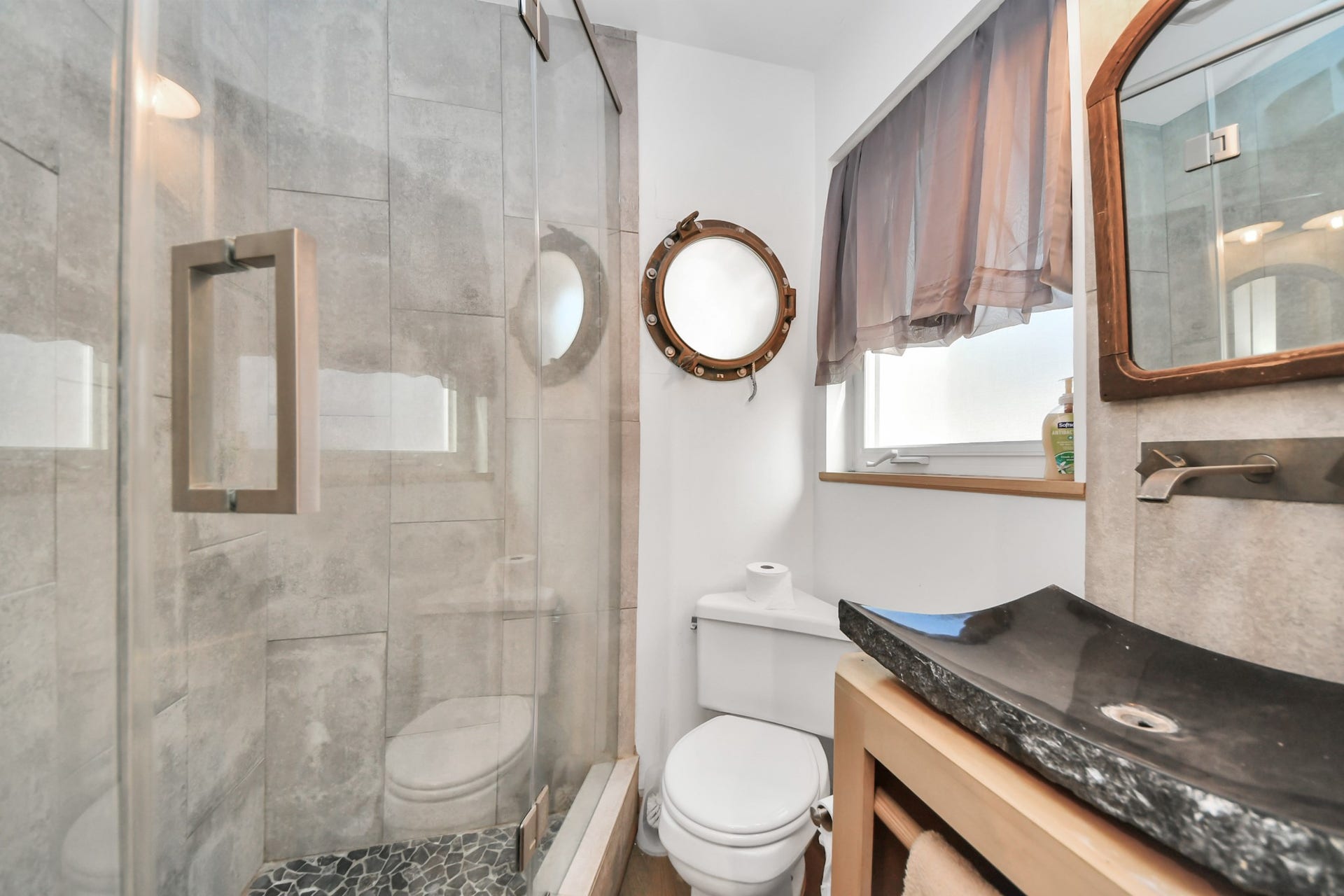 2402 Barbee Street, Houston, TX 77004 Full bath #2, located downstairs.
