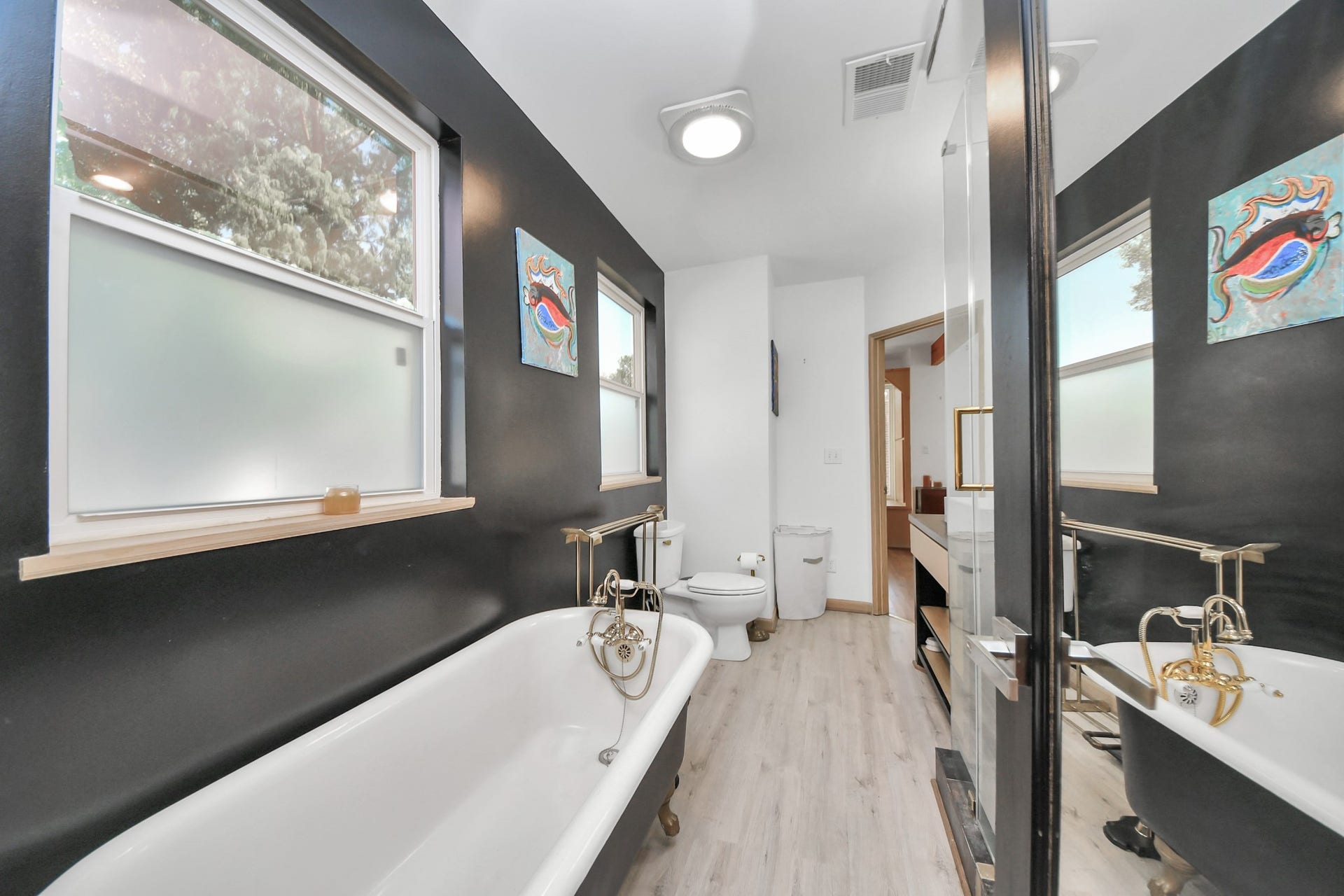 2402 Barbee Street, Houston, TX 77004 Primary bath.