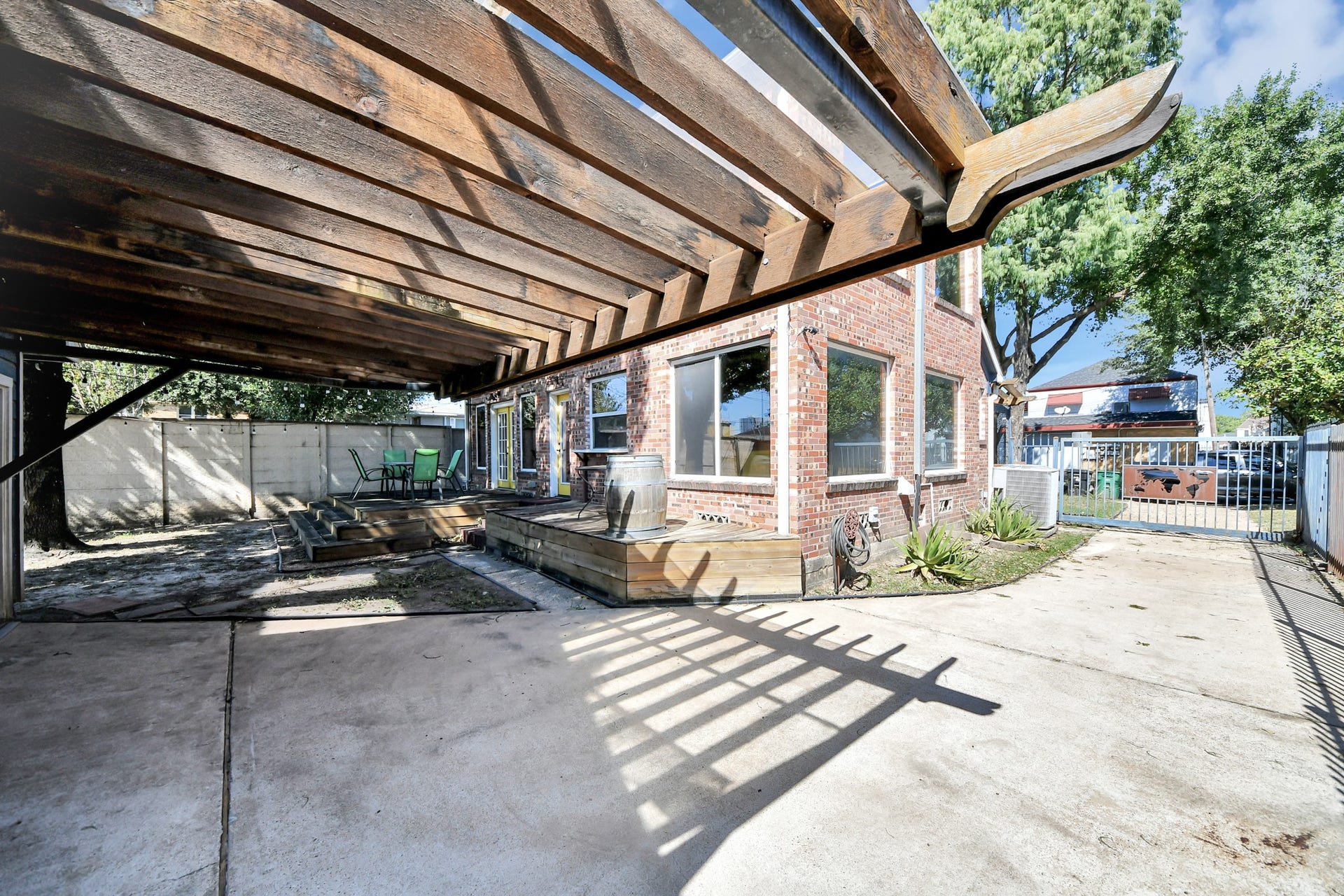 2402 Barbee Street, Houston, TX 77004 2402 Barbee Street, Houston, TX 77004