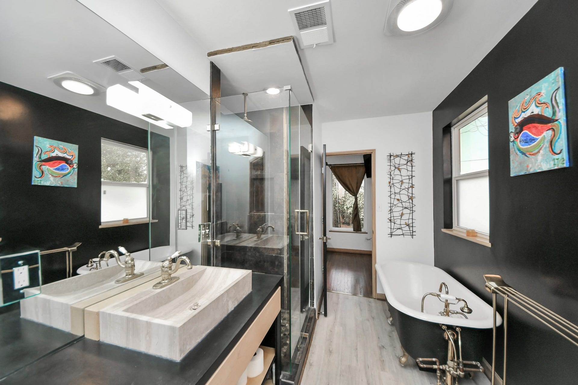 2402 Barbee Street, Houston, TX 77004 Primary bath.