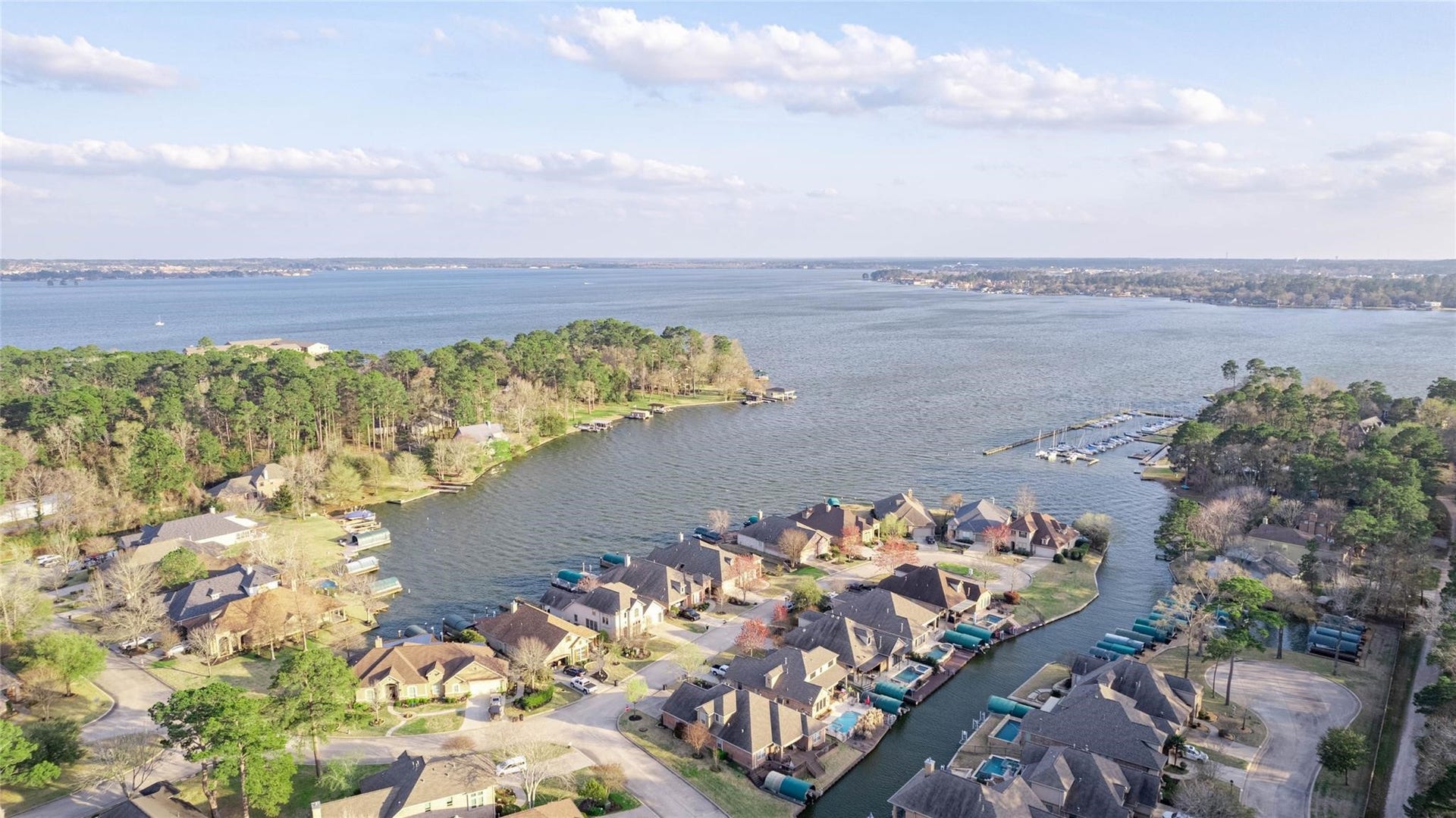 11130 Hunters Landing, Montgomery, TX 77356 Dream of living on the Lake?