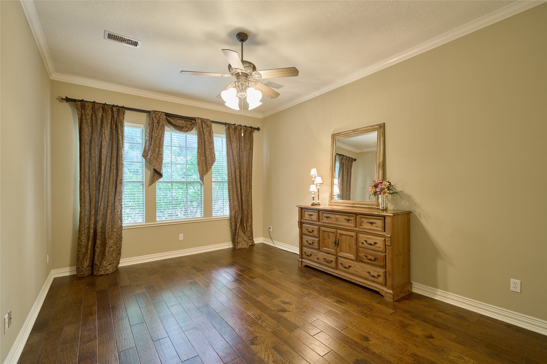 11130 Hunters Landing, Montgomery, TX 77356 The spacious primary bedroom has beautiful floors.