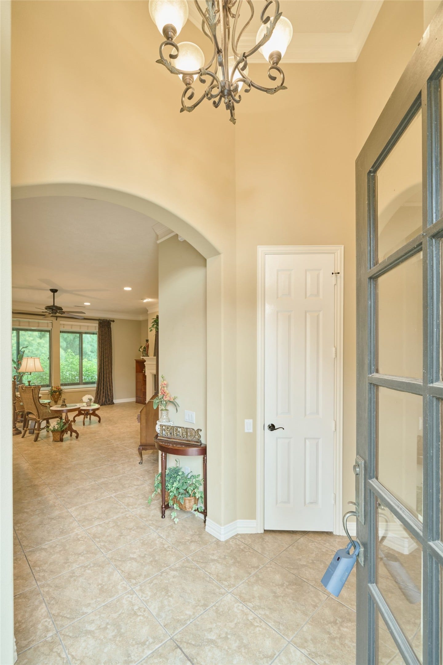 11130 Hunters Landing, Montgomery, TX 77356 Upon entering you will fall in love with the high ceilings.