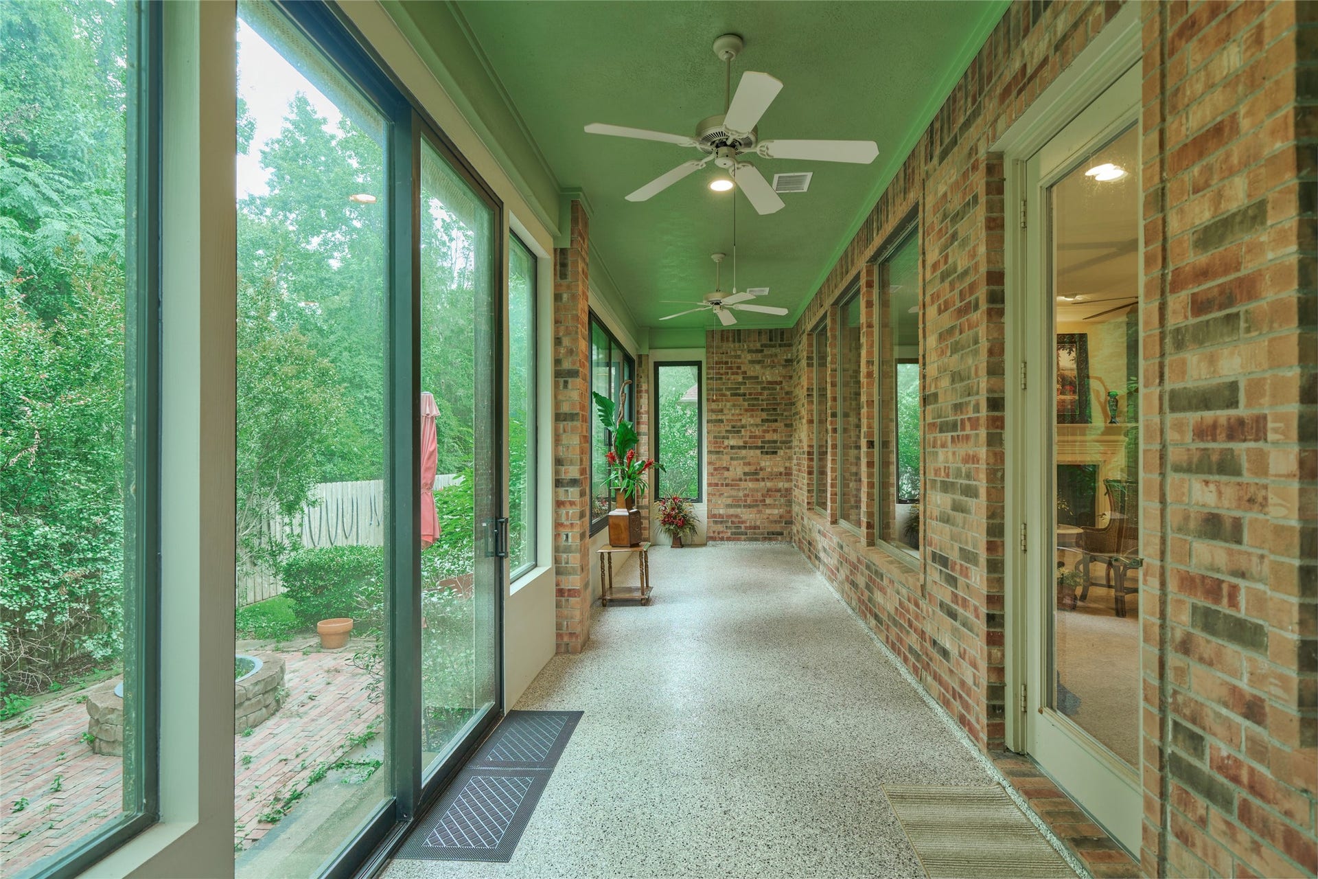 11130 Hunters Landing, Montgomery, TX 77356 This sunroom is sure to be a favorite - the enclosure is fully integrated into the HVAC!