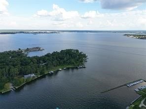 11130 Hunters Landing, Montgomery, TX 77356 The lake is literally steps from your front door!