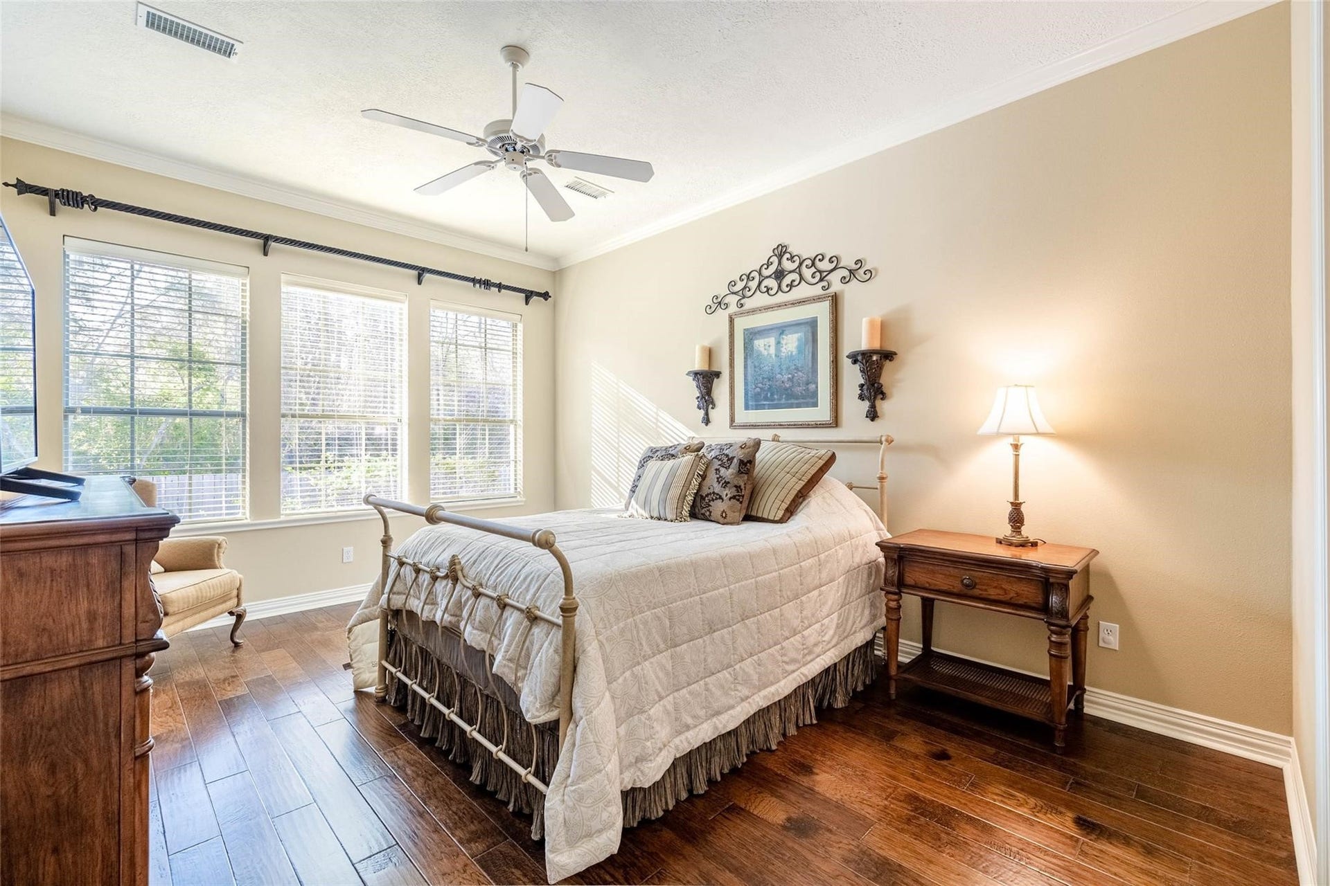 11130 Hunters Landing, Montgomery, TX 77356 Love the floors in this primary bedroom (older photo)