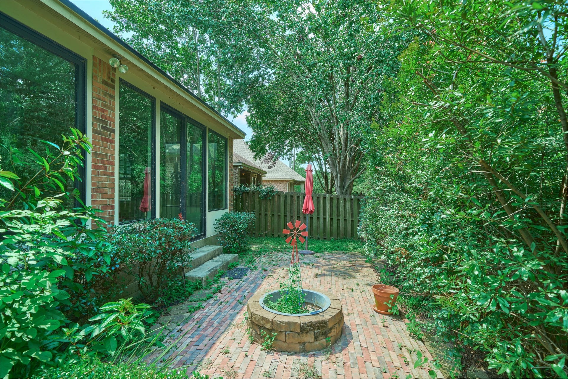 11130 Hunters Landing, Montgomery, TX 77356 So private - no back neighbors!