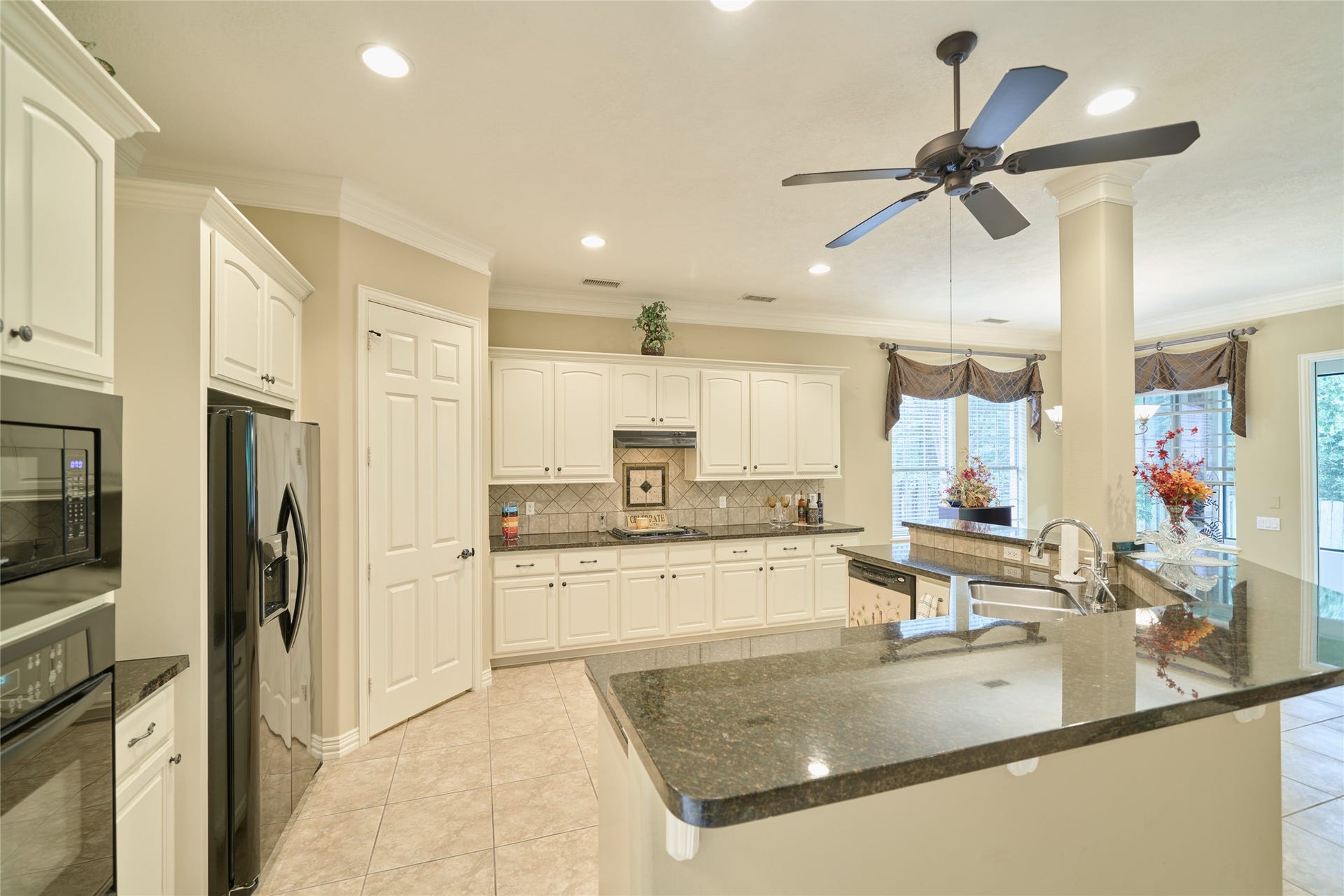 11130 Hunters Landing, Montgomery, TX 77356 All major systems have been updated or replace already.