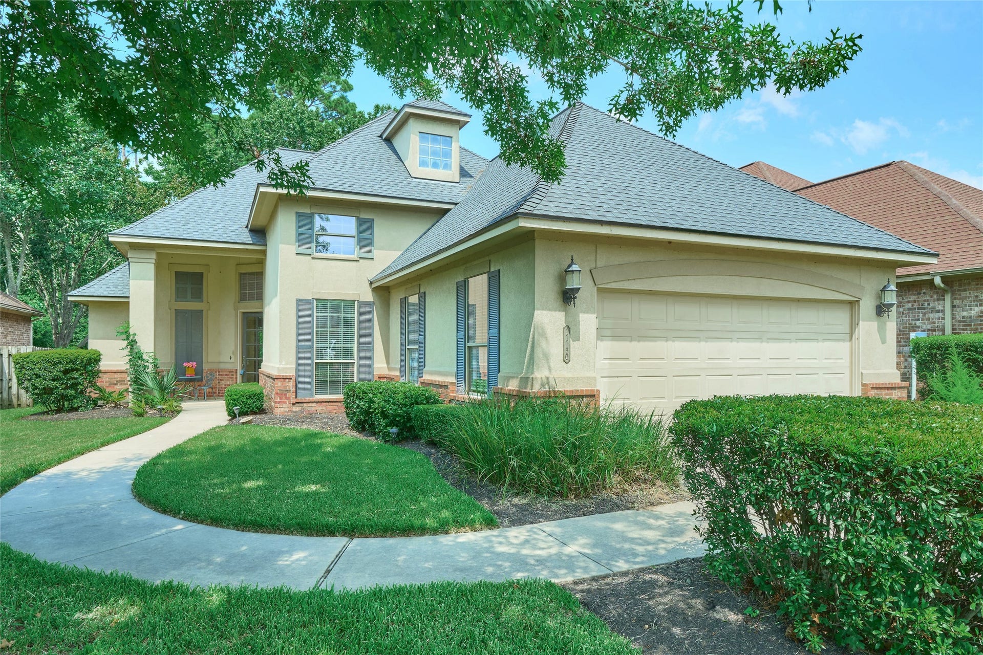 11130 Hunters Landing, Montgomery, TX 77356 Welcome to this charming 3 bedroom, 2 bath home on Lake Conroe.