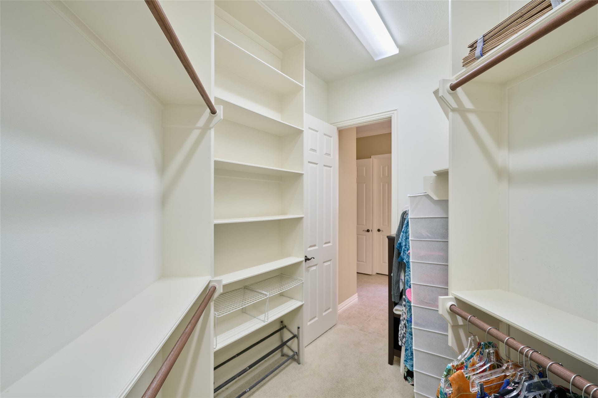 11130 Hunters Landing, Montgomery, TX 77356 And, built in shelves.