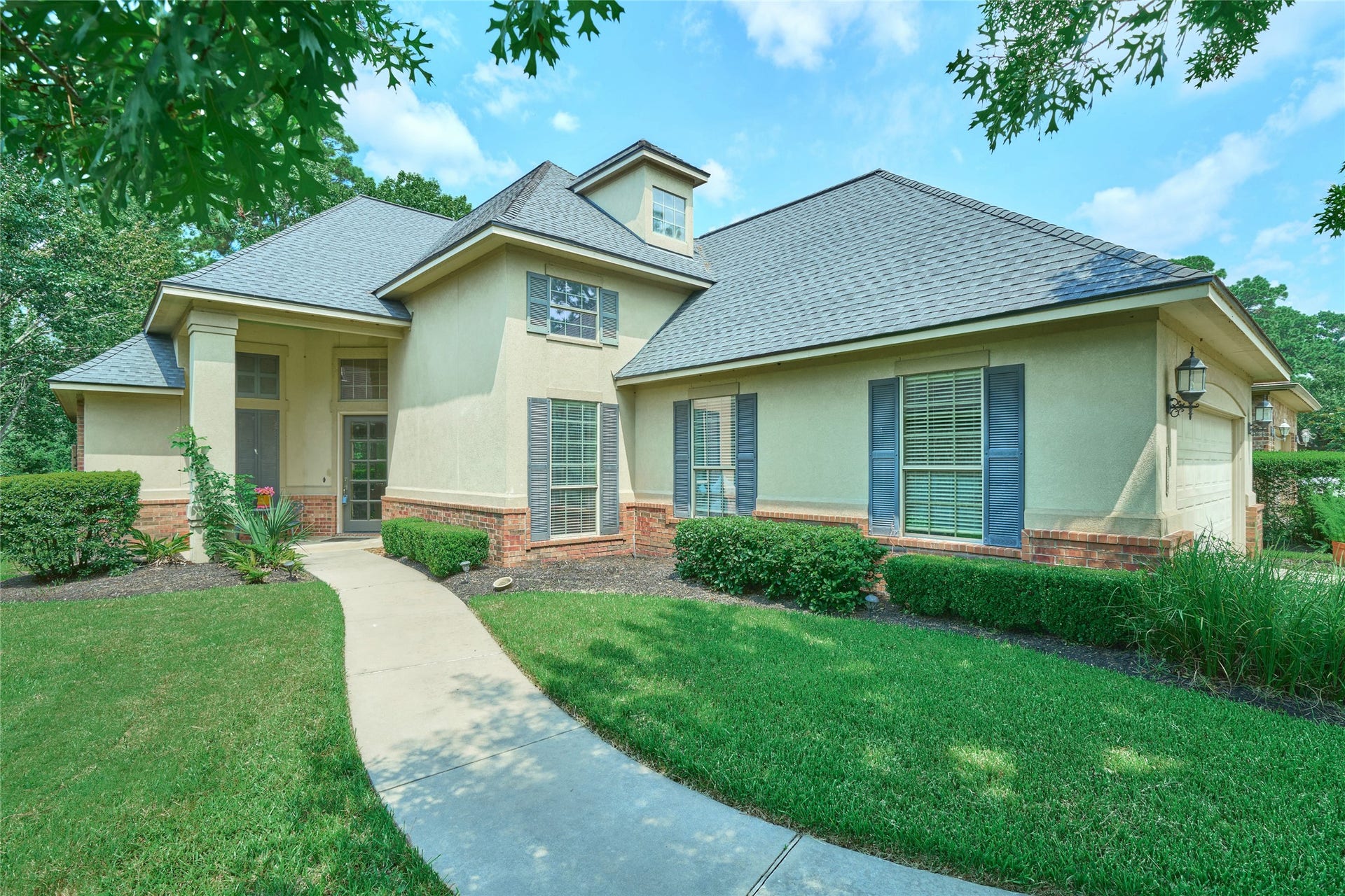 11130 Hunters Landing, Montgomery, TX 77356 Easy ownership - the HOA takes care of the lawn!