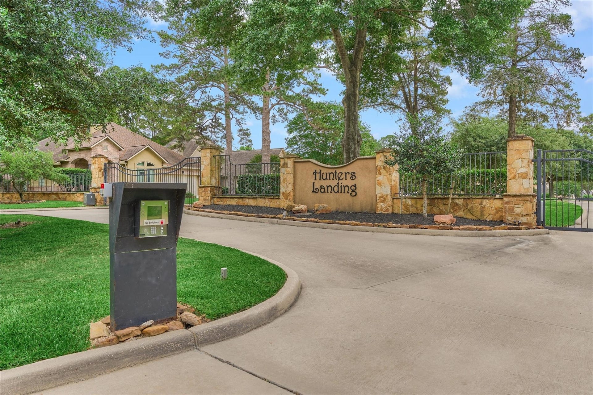 11130 Hunters Landing, Montgomery, TX 77356 Easy key pad for guests owners have their own fobs