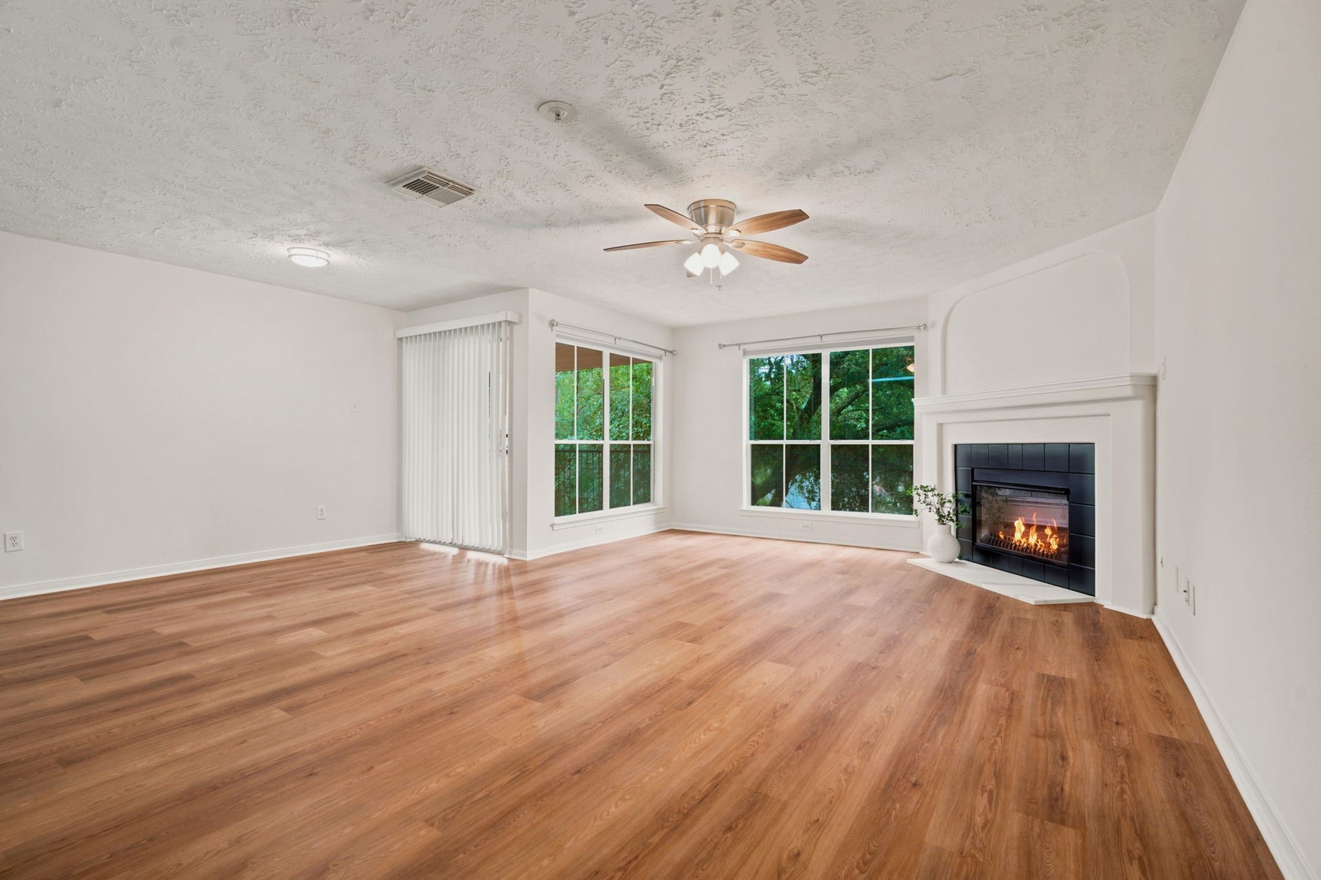 8051 Bay Branch Dr, #222, The Woodlands, TX 77382 Recently remodeled!