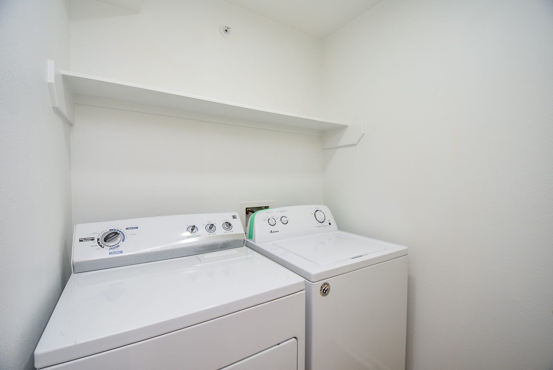8051 Bay Branch Dr, #222, The Woodlands, TX 77382 Washer & dryer included