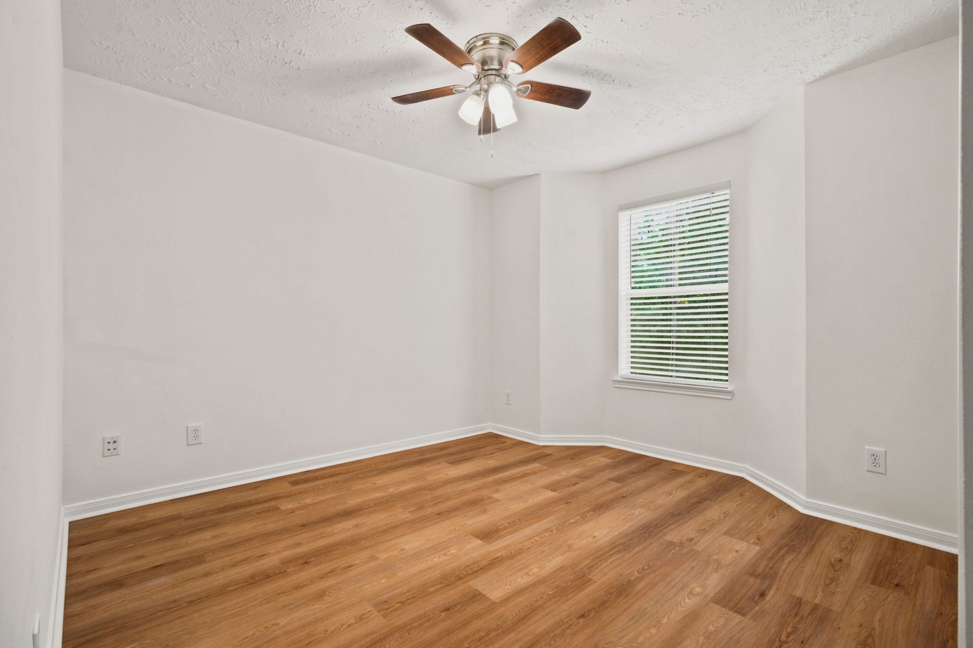 8051 Bay Branch Dr, #222, The Woodlands, TX 77382 Second bedroom