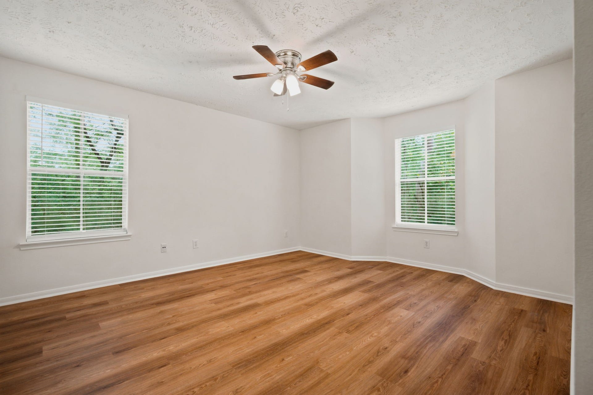 8051 Bay Branch Dr, #222, The Woodlands, TX 77382 Primary bedroom