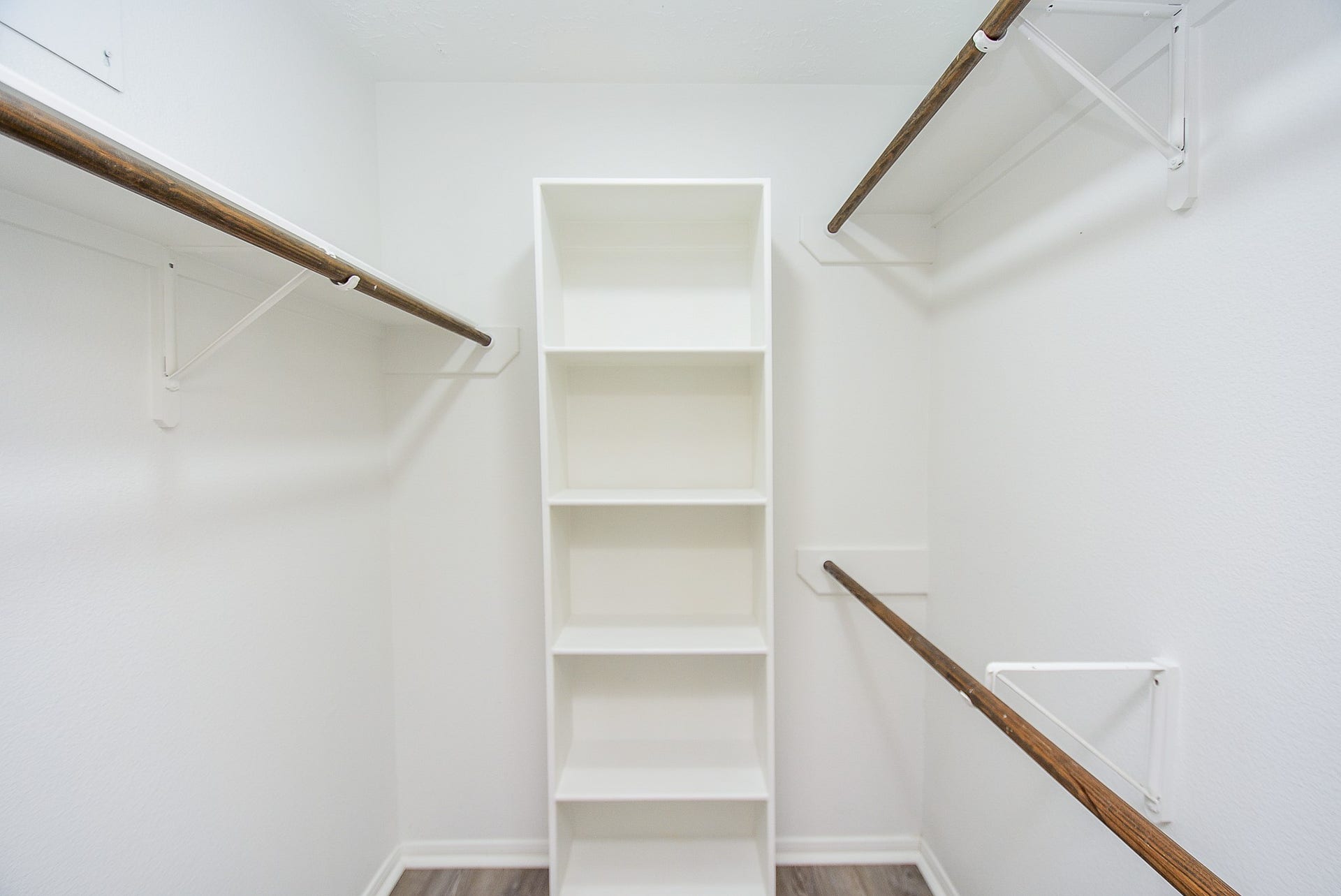 8051 Bay Branch Dr, #222, The Woodlands, TX 77382 Big walk in closet
