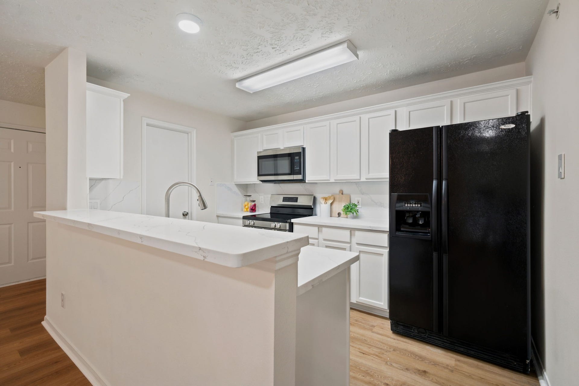8051 Bay Branch Dr, #222, The Woodlands, TX 77382 Quartz counter top and backsplash