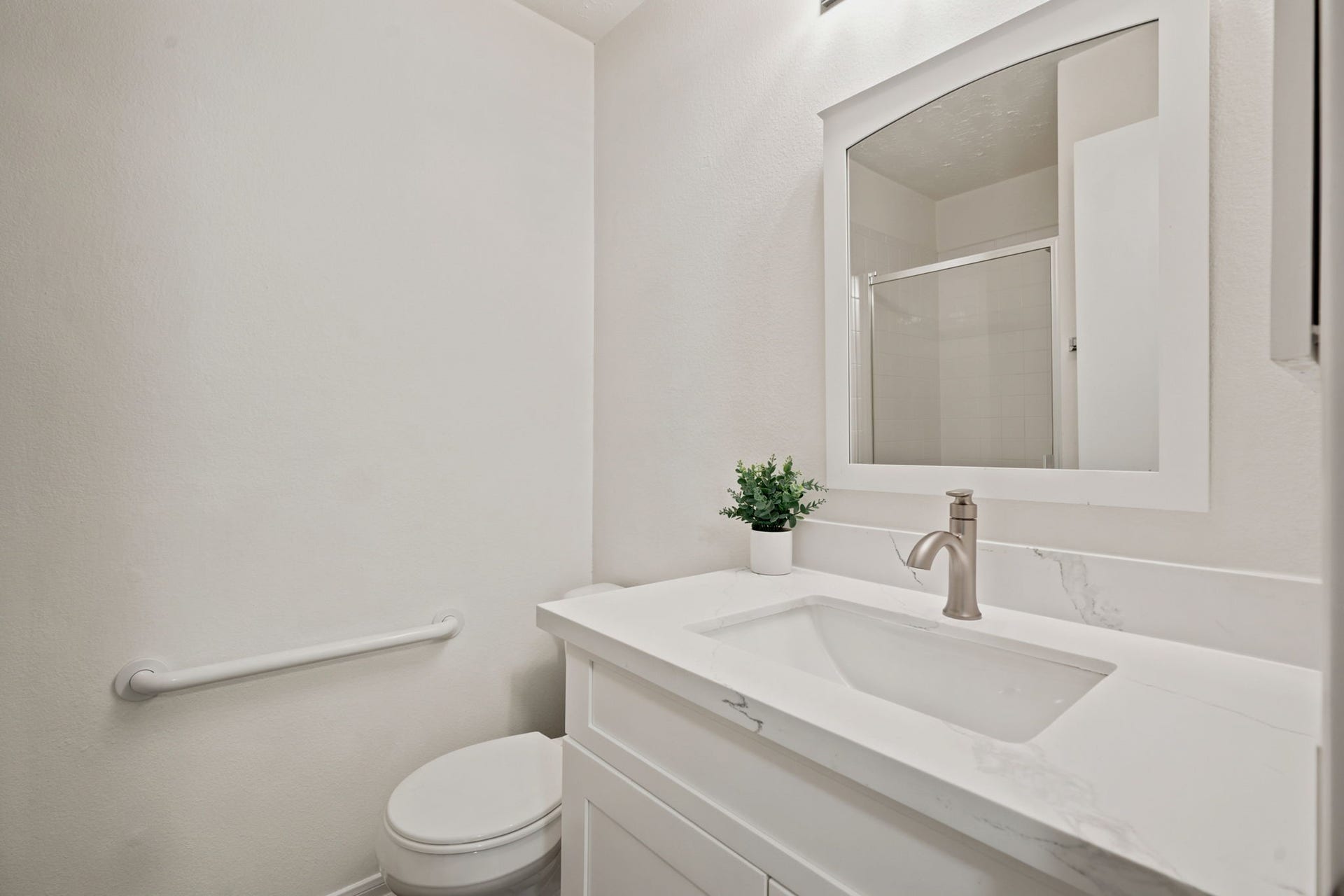 8051 Bay Branch Dr, #222, The Woodlands, TX 77382 Second bathroom