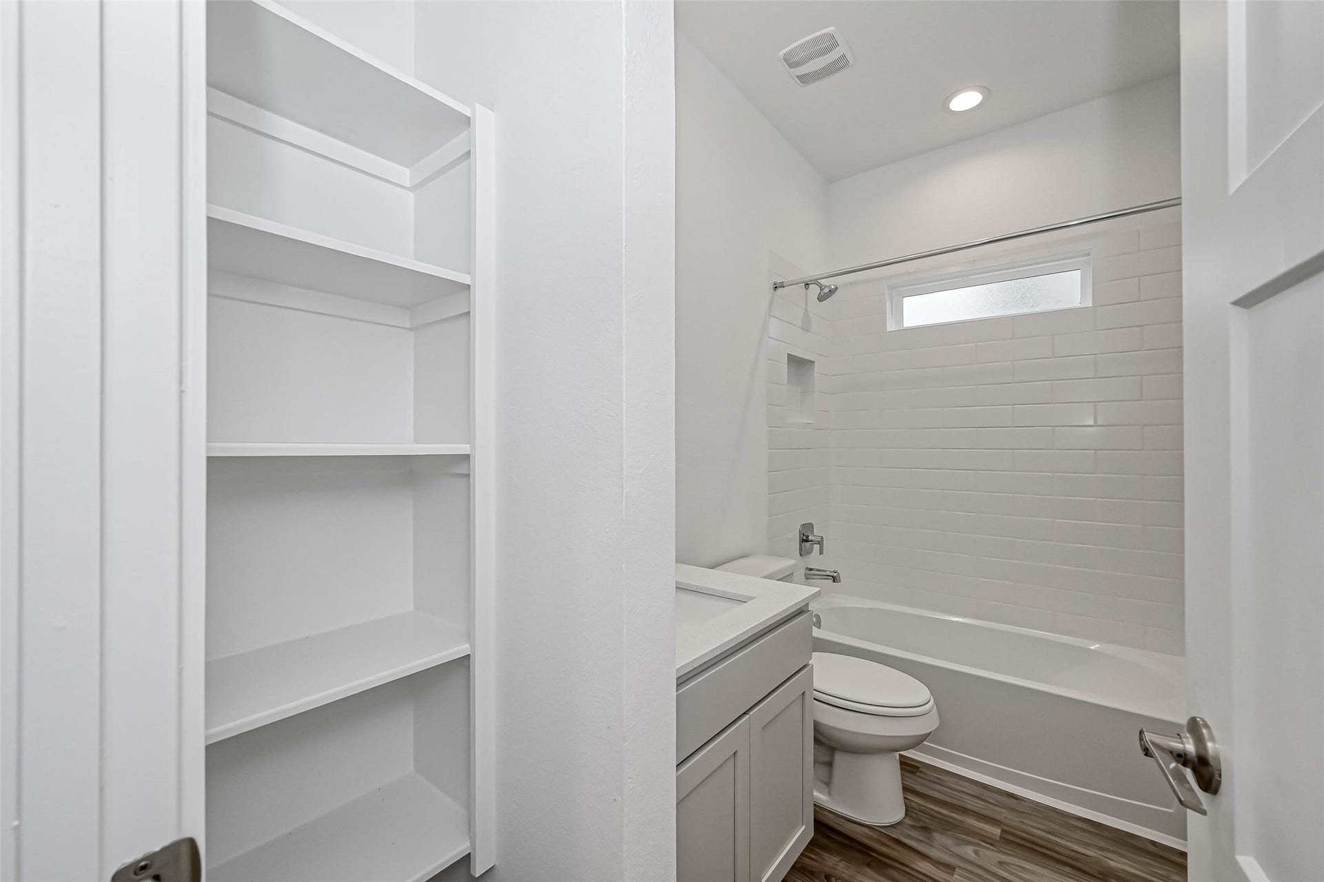 14315 Yellow Hawthorn Court, Conroe, TX 77384 3rd Bathroom. It also works as guest bathroom.