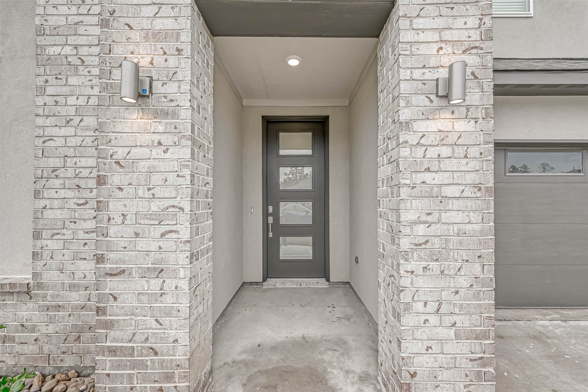 14315 Yellow Hawthorn Court, Conroe, TX 77384 Welcome Home!
