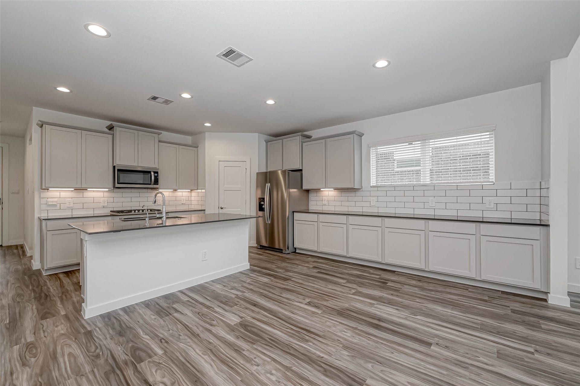 14315 Yellow Hawthorn Court, Conroe, TX 77384 Spacious Kitchen