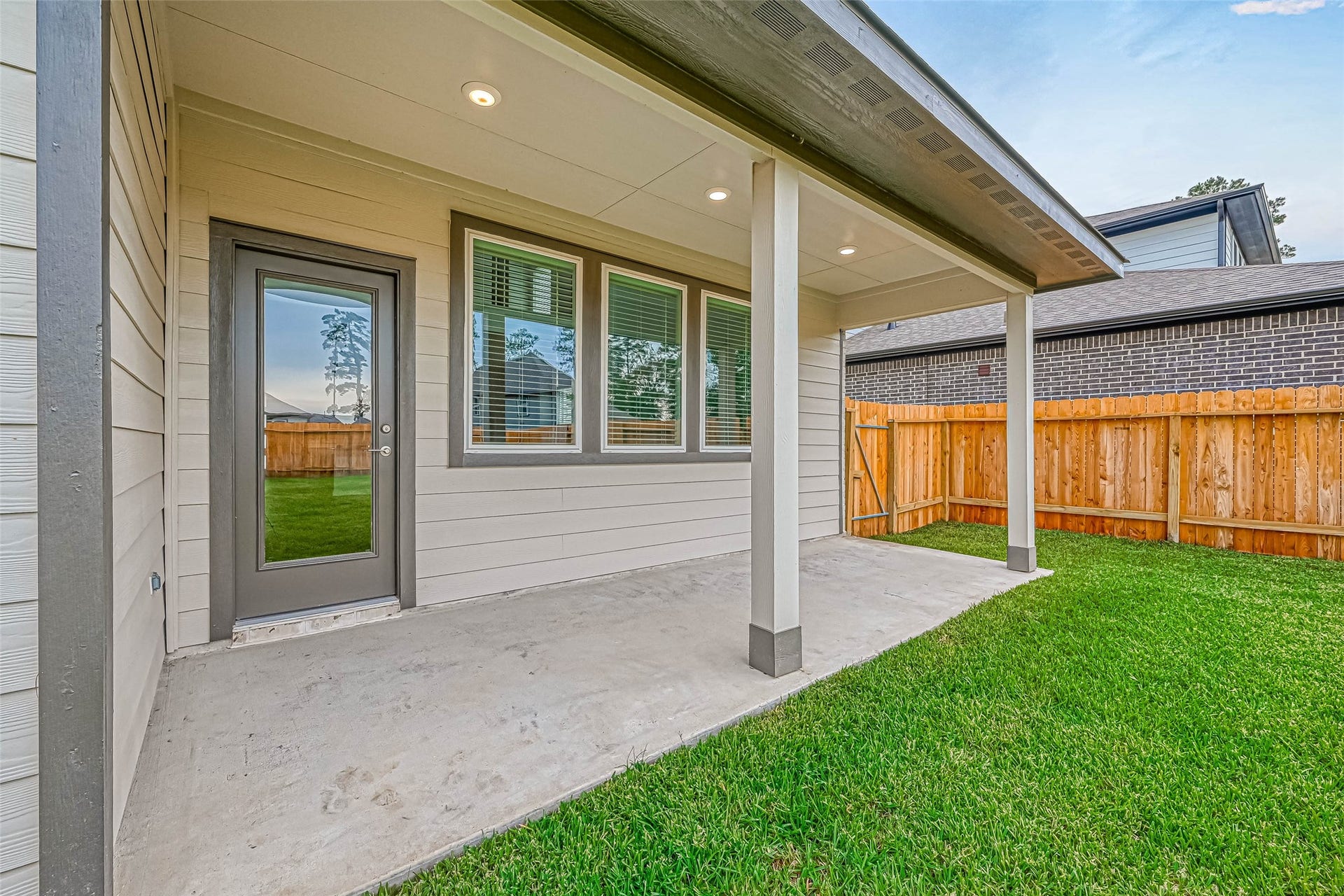 14315 Yellow Hawthorn Court, Conroe, TX 77384 Nice patio