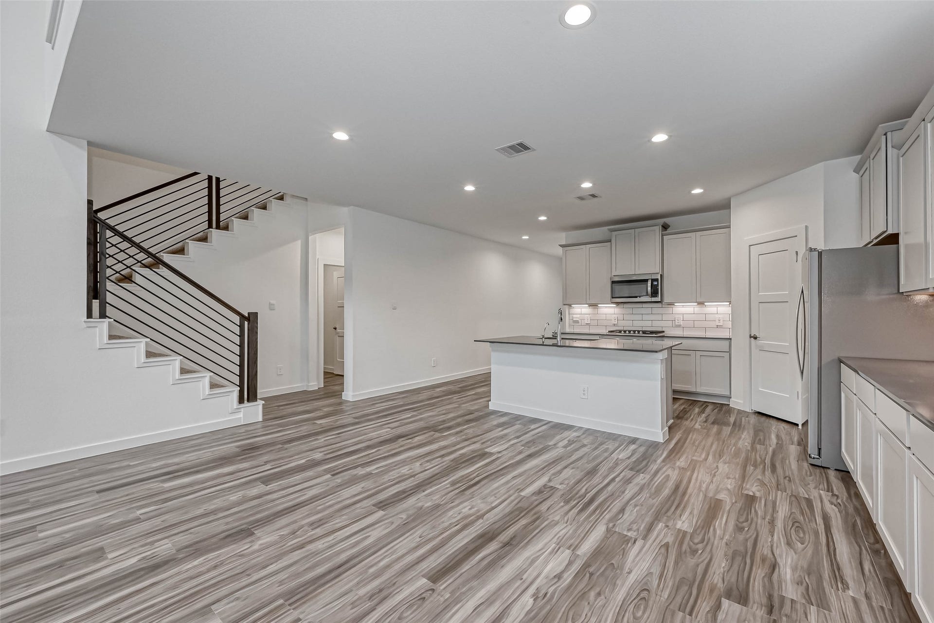14315 Yellow Hawthorn Court, Conroe, TX 77384 Open layout