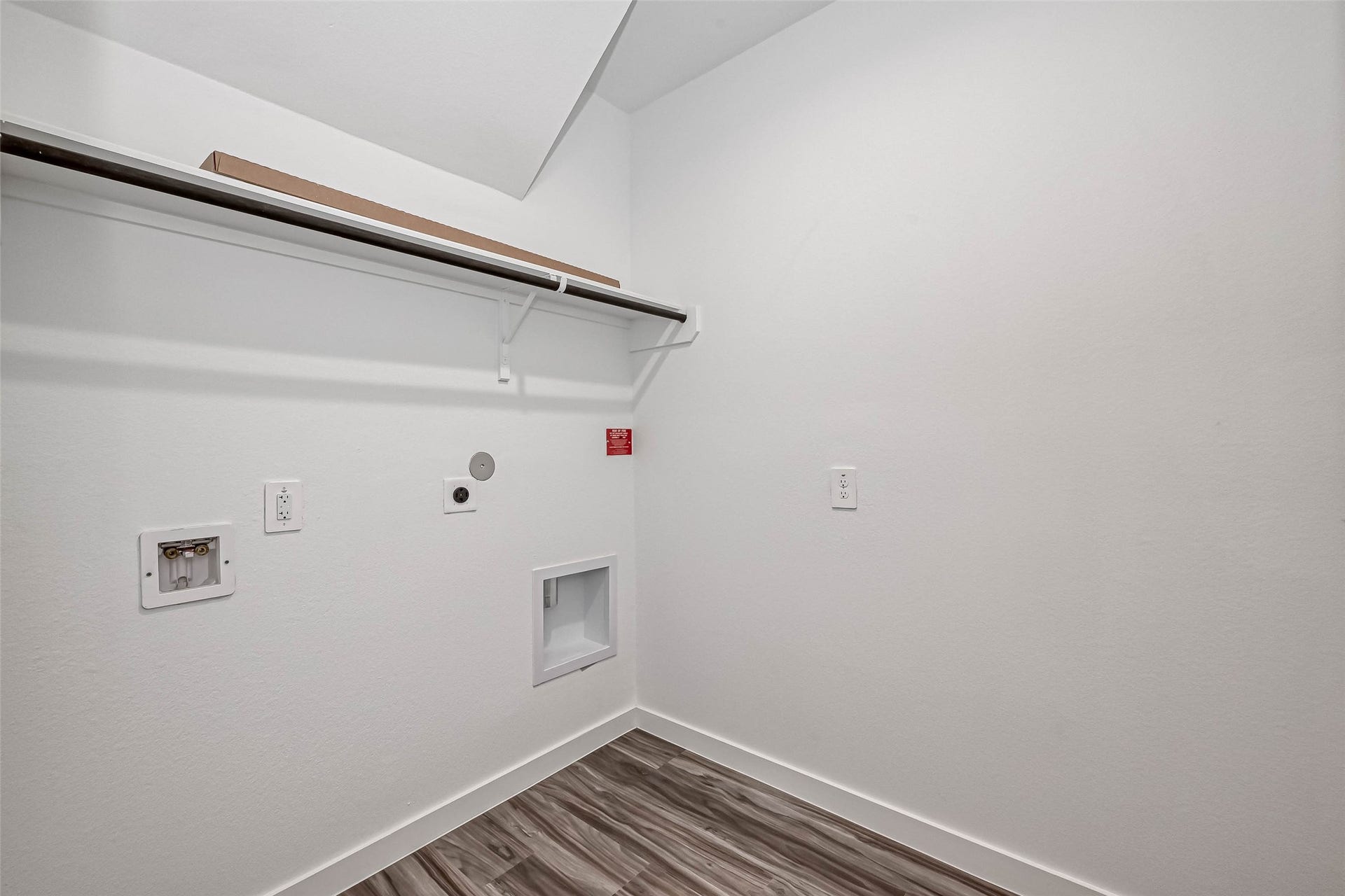 14315 Yellow Hawthorn Court, Conroe, TX 77384 Laundry room