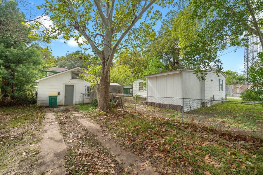 Property photo for 404 N 7th Street, Baytown, TX