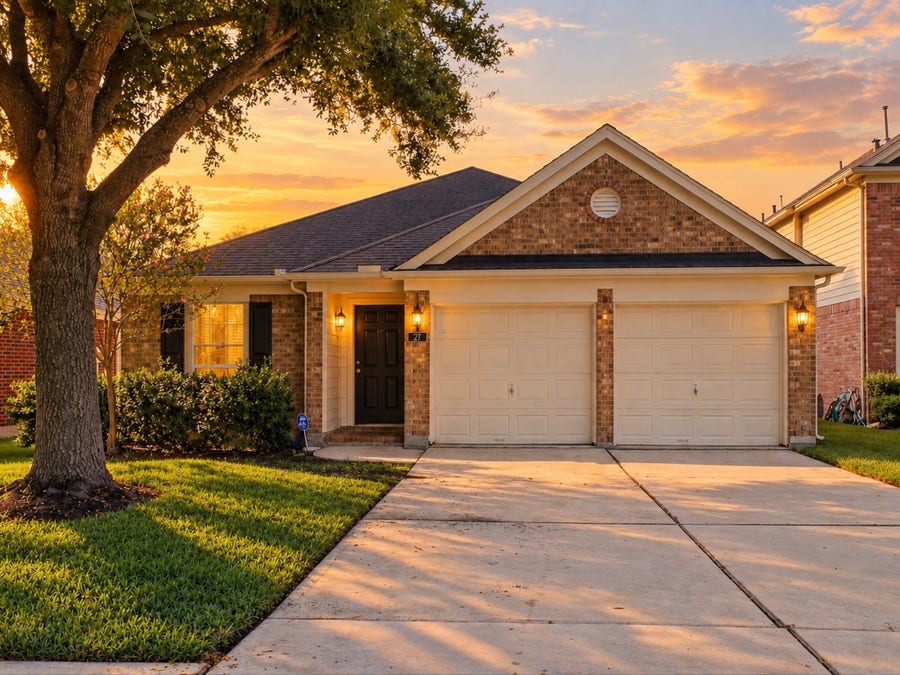 Property photo for 27 Palm Desert Drive, Manvel, TX