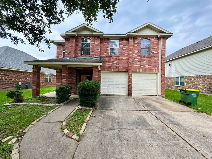 Property photo for 1910 Plum Falls Lane, Pearland, TX