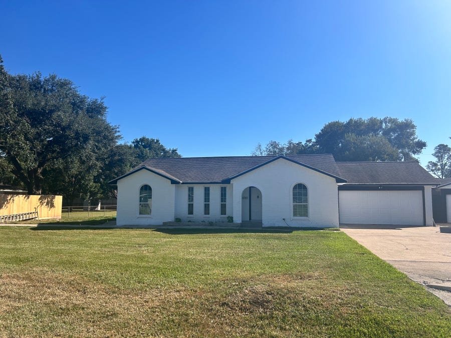 Property photo for 12307 Robert Lane, Santa Fe, TX