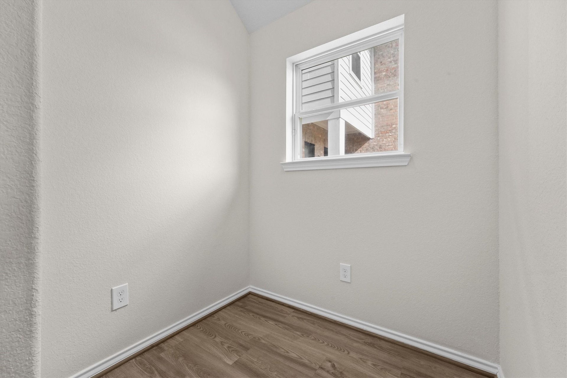 22635 Rosy Heights Trail, Tomball, TX 77377 Small office space for working from home or studying