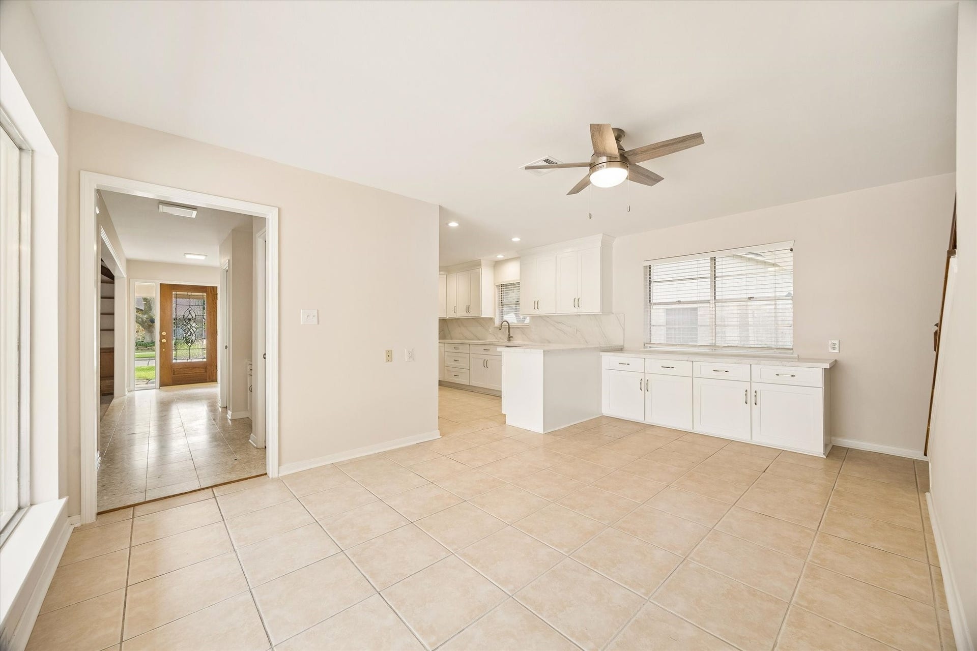 114 CAMELLIA STREET, Sugar Land, TX 77478 THE SPACIOUS BREAKFAST AREA FLOWS DIRECTLY INTO THE UPDATED KITCHEN AND FEATURES TILE FLOORING, A CEILING FAN, AND ABUNDANT NATURAL LIGHT.