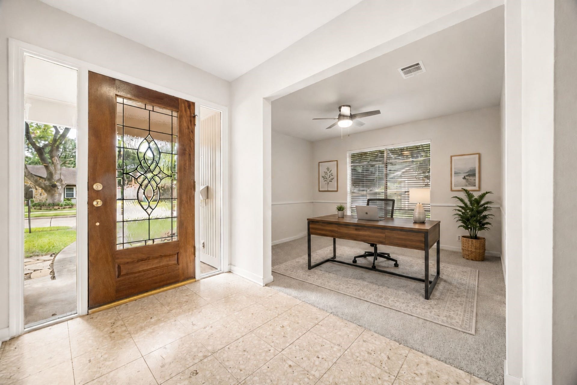 114 CAMELLIA STREET, Sugar Land, TX 77478 THE BRIGHT ENTRY FEATURES A DECORATIVE GLASS FRONT DOOR AND OPENS TO A PRIVATE STUDY WITH NATURAL LIGHT AND CHAIR-RAIL DETAILING. **Virtually Staged.