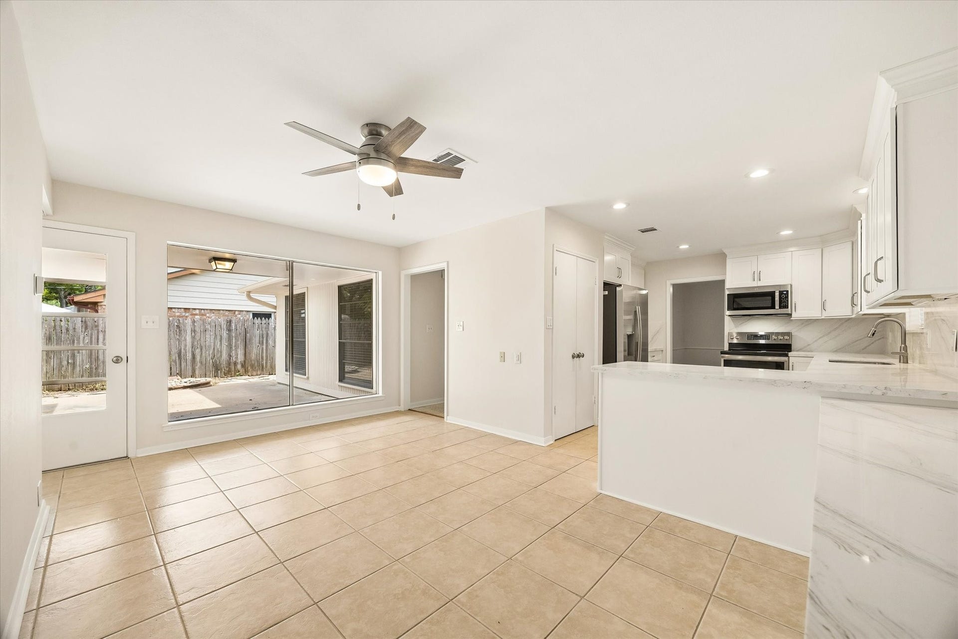 114 CAMELLIA STREET, Sugar Land, TX 77478 THIS OPEN BREAKFAST AREA OFFERS EASY ACCESS TO THE KITCHEN AND BACK PATIO, WITH LARGE WINDOWS BRINGING IN PLENTY OF NATURAL LIGHT.