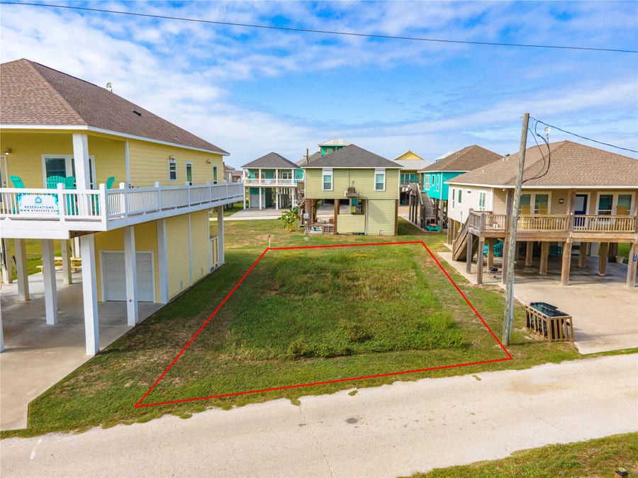 Property photo for 955 Fisherman Drive S, Crystal Beach, TX
