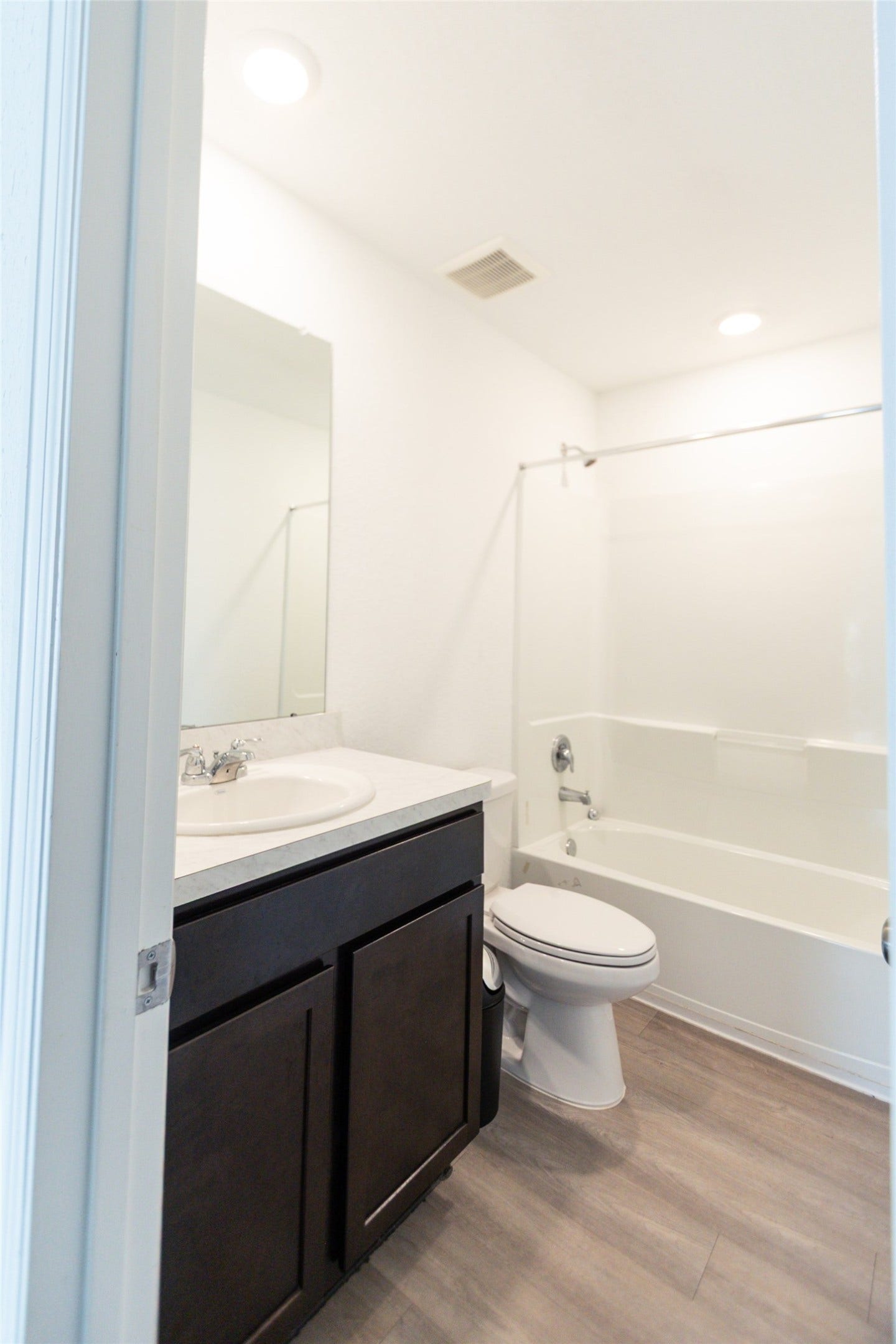 7727 Cedar Birch Drive E, Katy, TX 77493 Secondary Bathroom