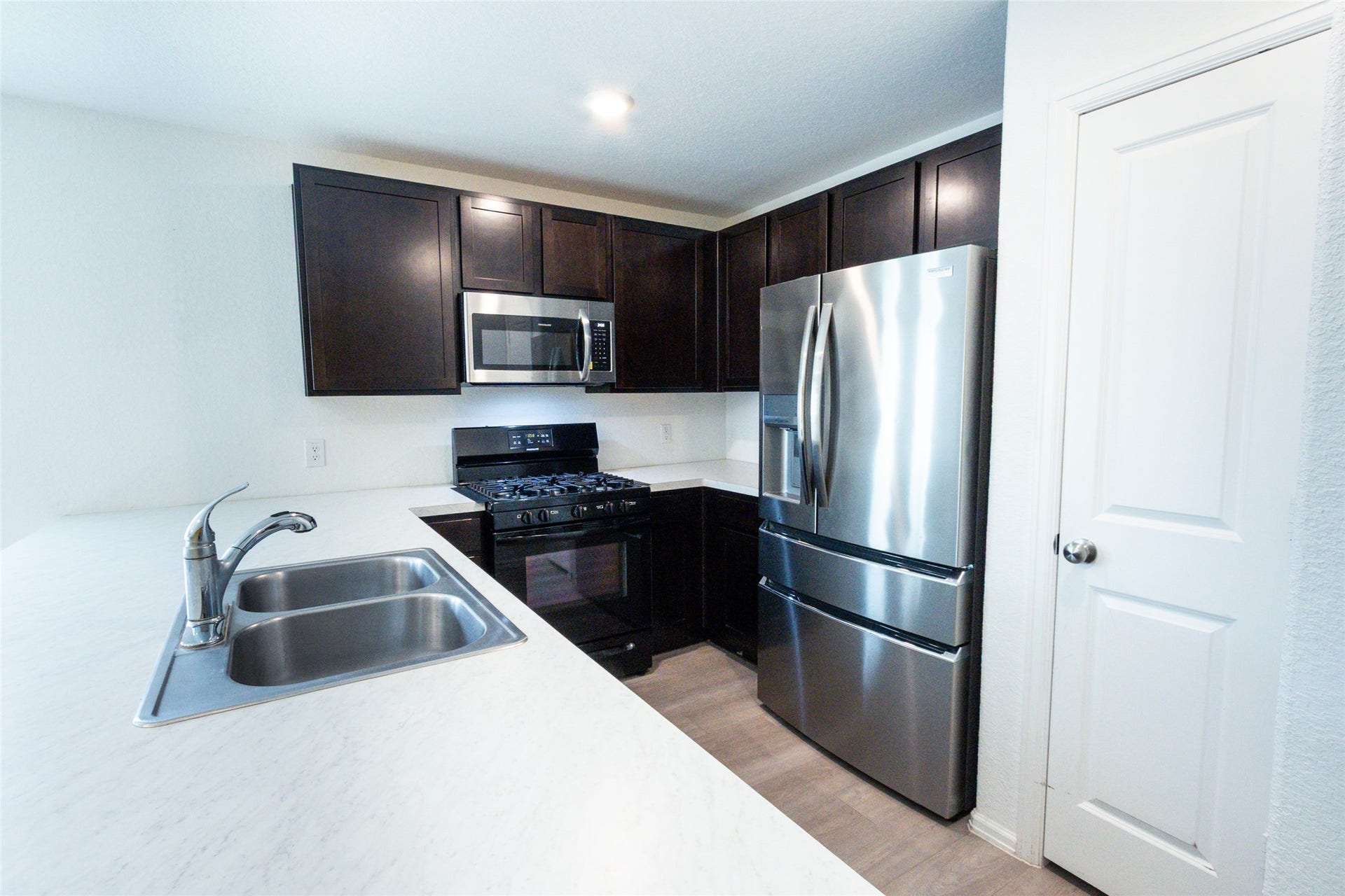 7727 Cedar Birch Drive E, Katy, TX 77493 Massive Island Kitchen