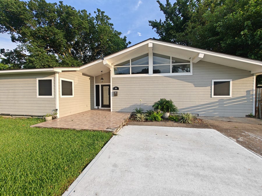 Property photo for 321 21st Avenue N, Texas City, TX