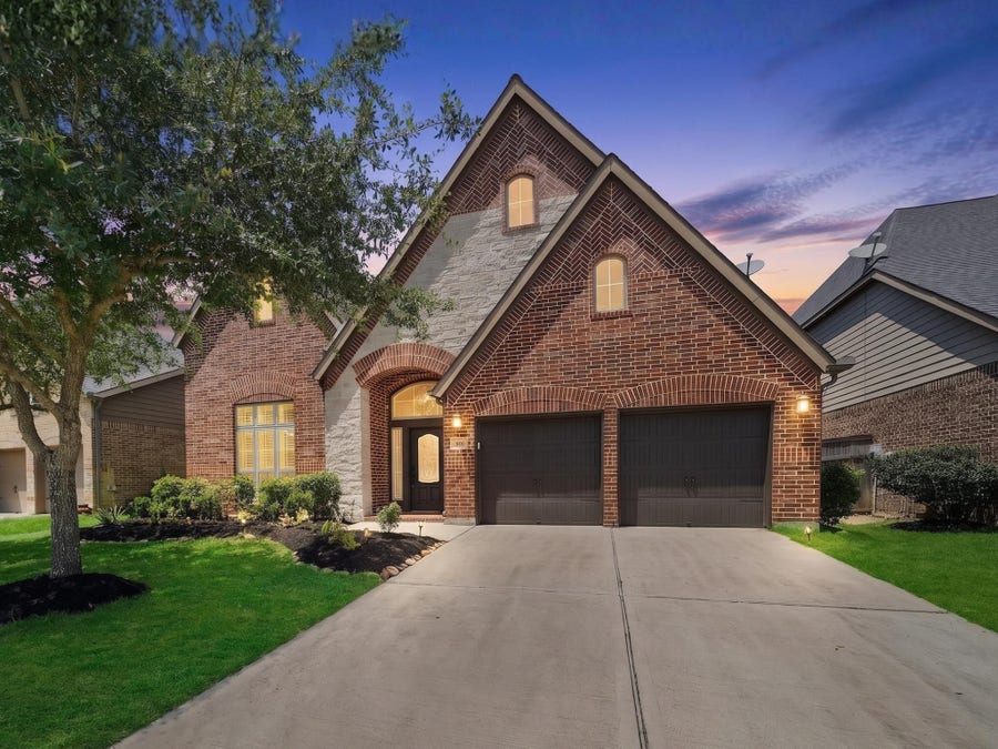 Property photo for 28131 Twin Knolls Lane, Fulshear, TX