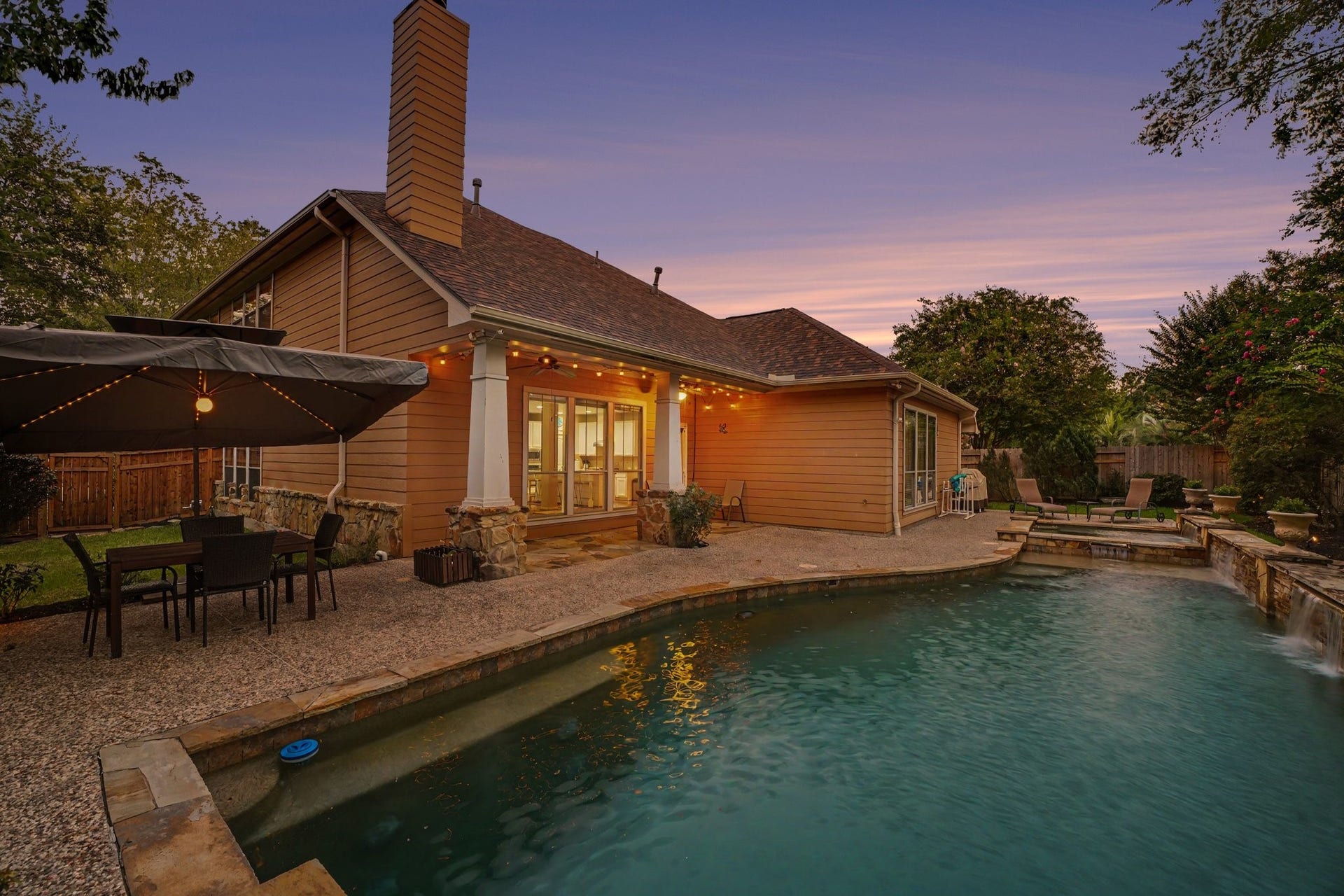 62 W Tapestry Park Circle, The Woodlands, TX 77381 Twilight shot