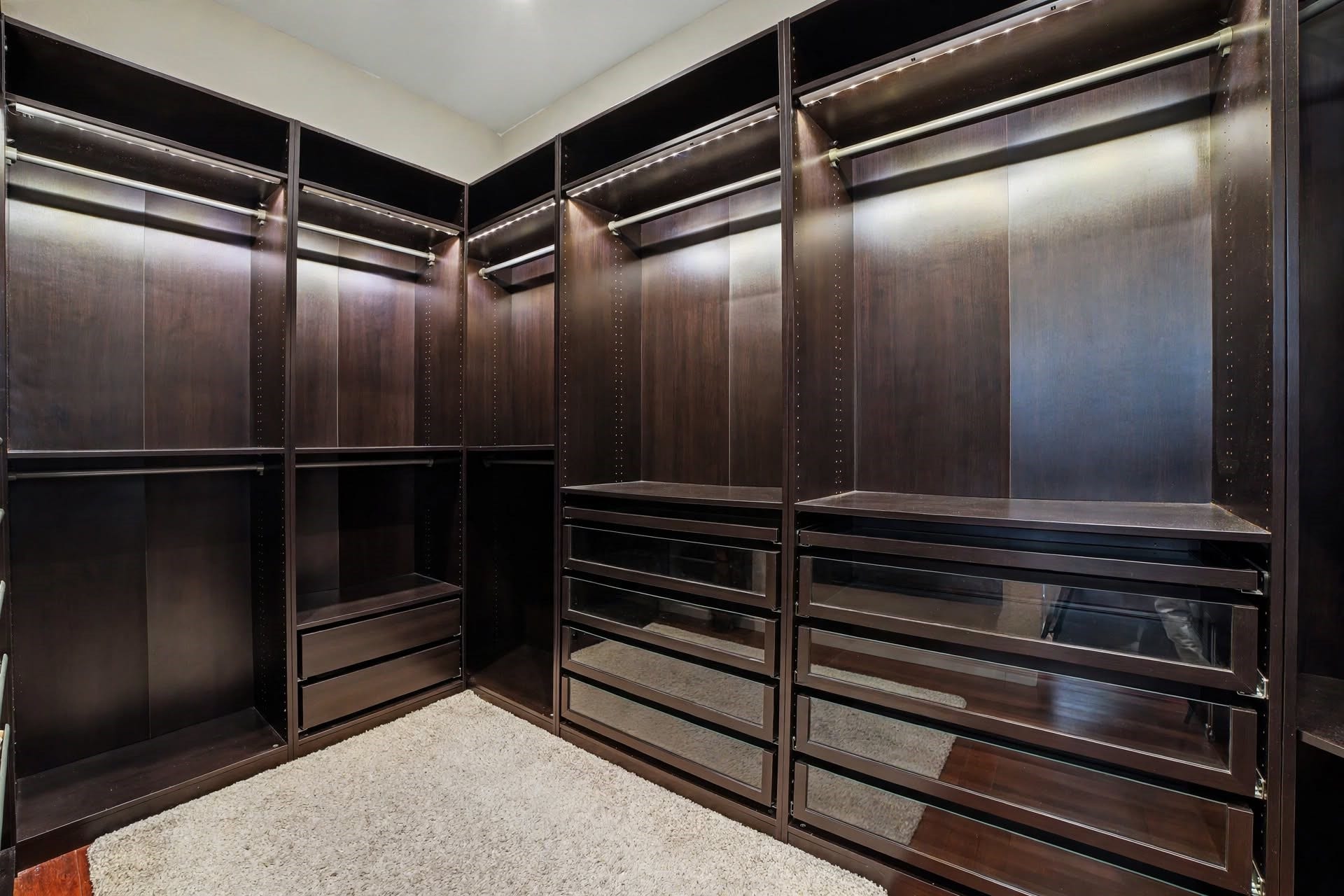 62 W Tapestry Park Circle, The Woodlands, TX 77381 62 W Tapestry Park Circle, The Woodlands, TX 77381