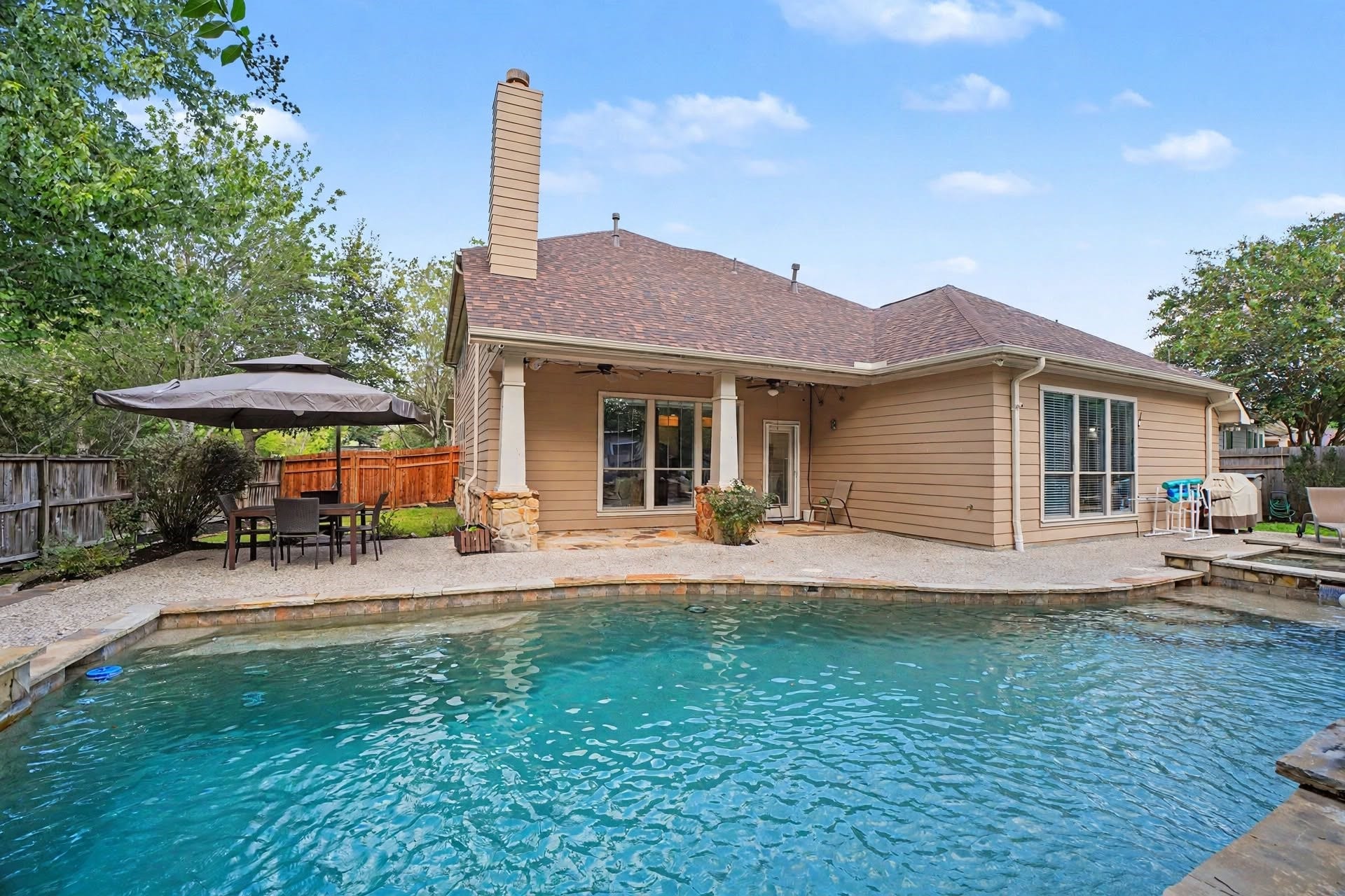 62 W Tapestry Park Circle, The Woodlands, TX 77381 62 W Tapestry Park Circle, The Woodlands, TX 77381