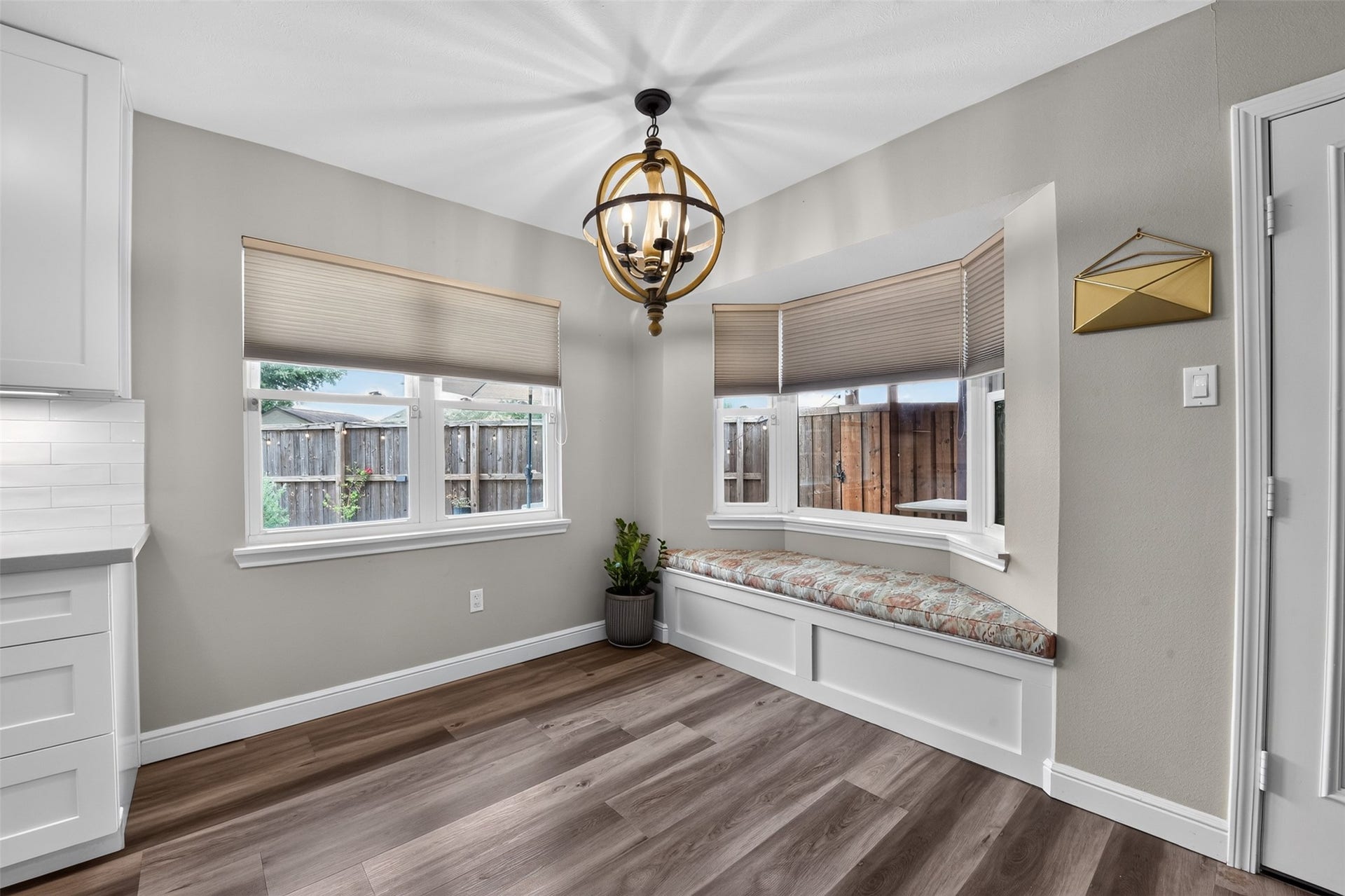 1918 Oaklawn Street, Sugar Land, TX 77498 Breakfast room has window seating area.